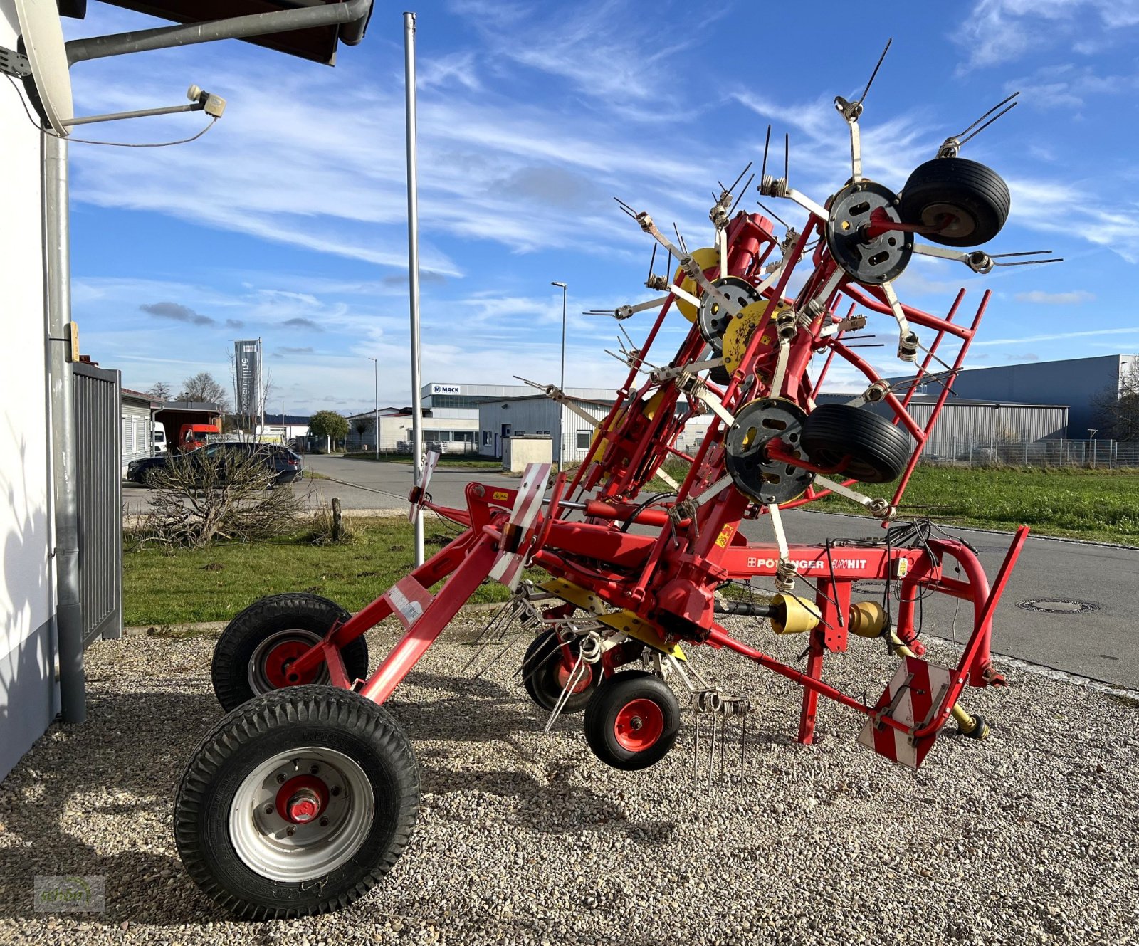 Kreiselheuer des Typs Pöttinger Eurohit 91 AZ - ein 8-er Kreiselheuer mit hydraulisch-klappbarem Transportfahrgestell, Gebrauchtmaschine in Burgrieden (Bild 5)