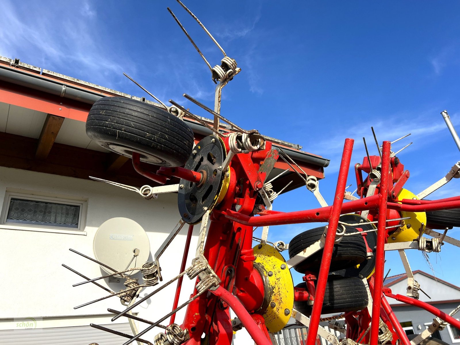 Kreiselheuer des Typs Pöttinger Eurohit 91 AZ - ein 8-er Kreiselheuer mit hydraulisch-klappbarem Transportfahrgestell, Gebrauchtmaschine in Burgrieden (Bild 17)