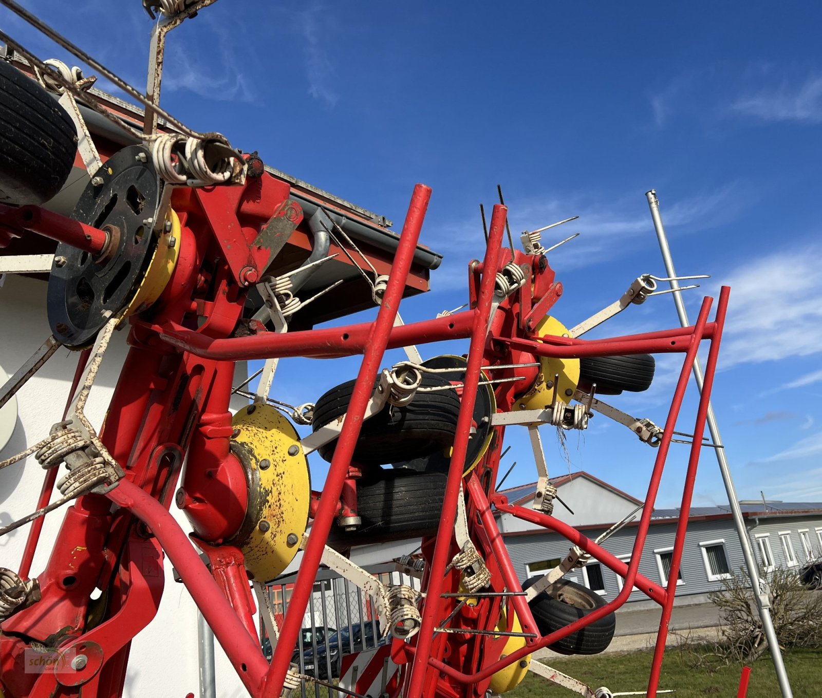 Kreiselheuer des Typs Pöttinger Eurohit 91 AZ - ein 8-er Kreiselheuer mit hydraulisch-klappbarem Transportfahrgestell, Gebrauchtmaschine in Burgrieden (Bild 18)