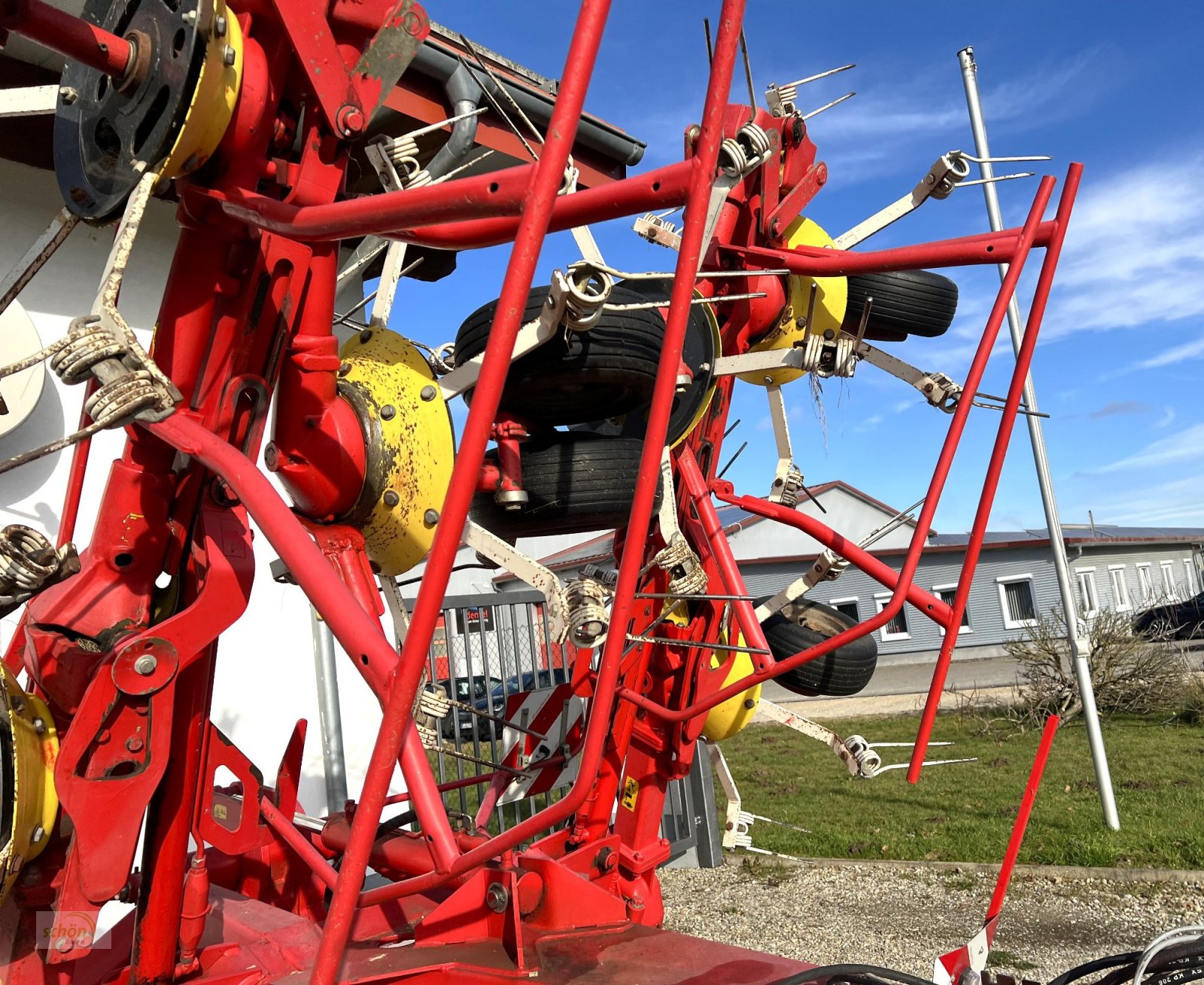 Kreiselheuer des Typs Pöttinger Eurohit 91 AZ - ein 8-er Kreiselheuer mit hydraulisch-klappbarem Transportfahrgestell, Gebrauchtmaschine in Burgrieden (Bild 19)