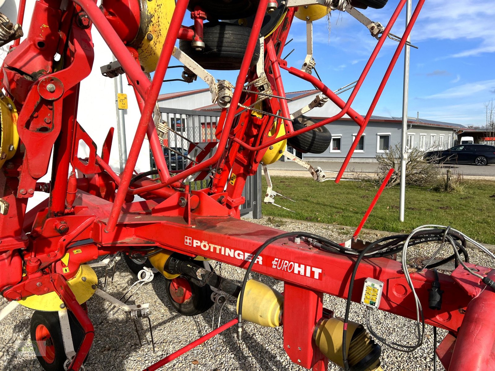 Kreiselheuer des Typs Pöttinger Eurohit 91 AZ - ein 8-er Kreiselheuer mit hydraulisch-klappbarem Transportfahrgestell, Gebrauchtmaschine in Burgrieden (Bild 20)