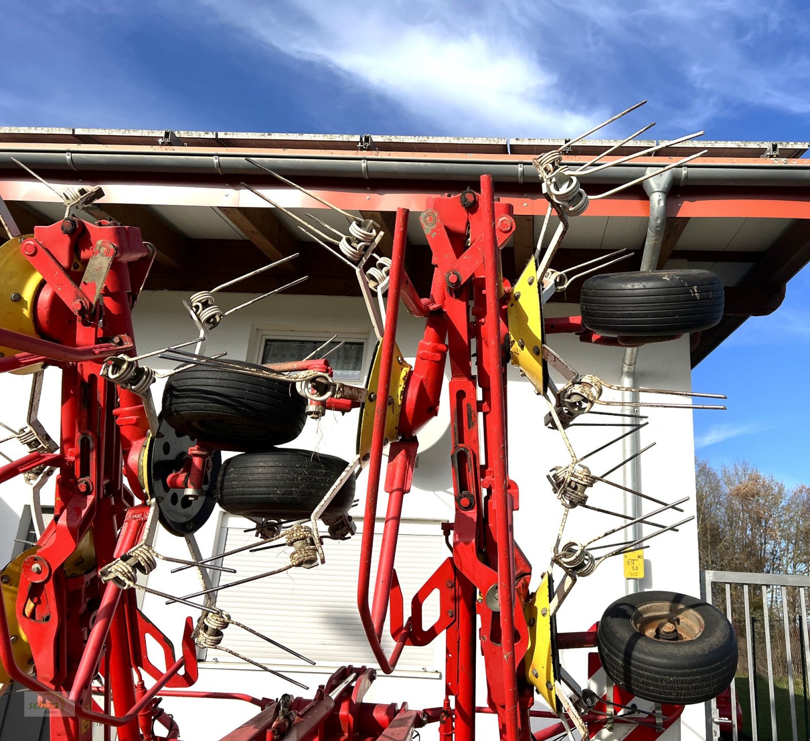 Kreiselheuer des Typs Pöttinger Eurohit 91 AZ - ein 8-er Kreiselheuer mit hydraulisch-klappbarem Transportfahrgestell, Gebrauchtmaschine in Burgrieden (Bild 23)