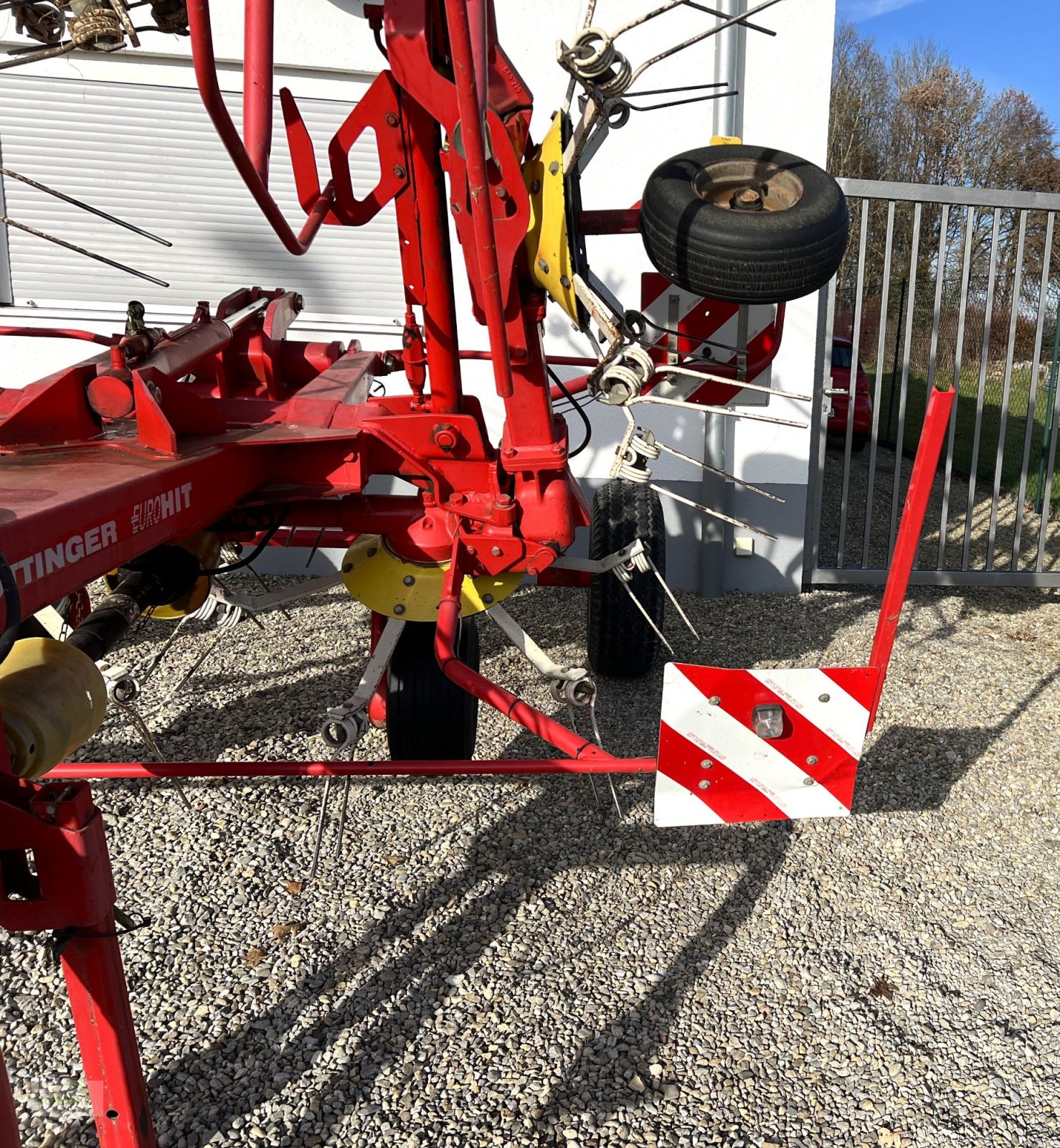 Kreiselheuer des Typs Pöttinger Eurohit 91 AZ - ein 8-er Kreiselheuer mit hydraulisch-klappbarem Transportfahrgestell, Gebrauchtmaschine in Burgrieden (Bild 26)
