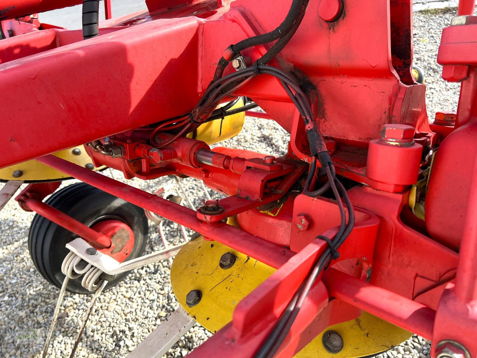 Kreiselheuer des Typs Pöttinger Eurohit 91 AZ - ein 8-er Kreiselheuer mit hydraulisch-klappbarem Transportfahrgestell, Gebrauchtmaschine in Burgrieden (Bild 28)