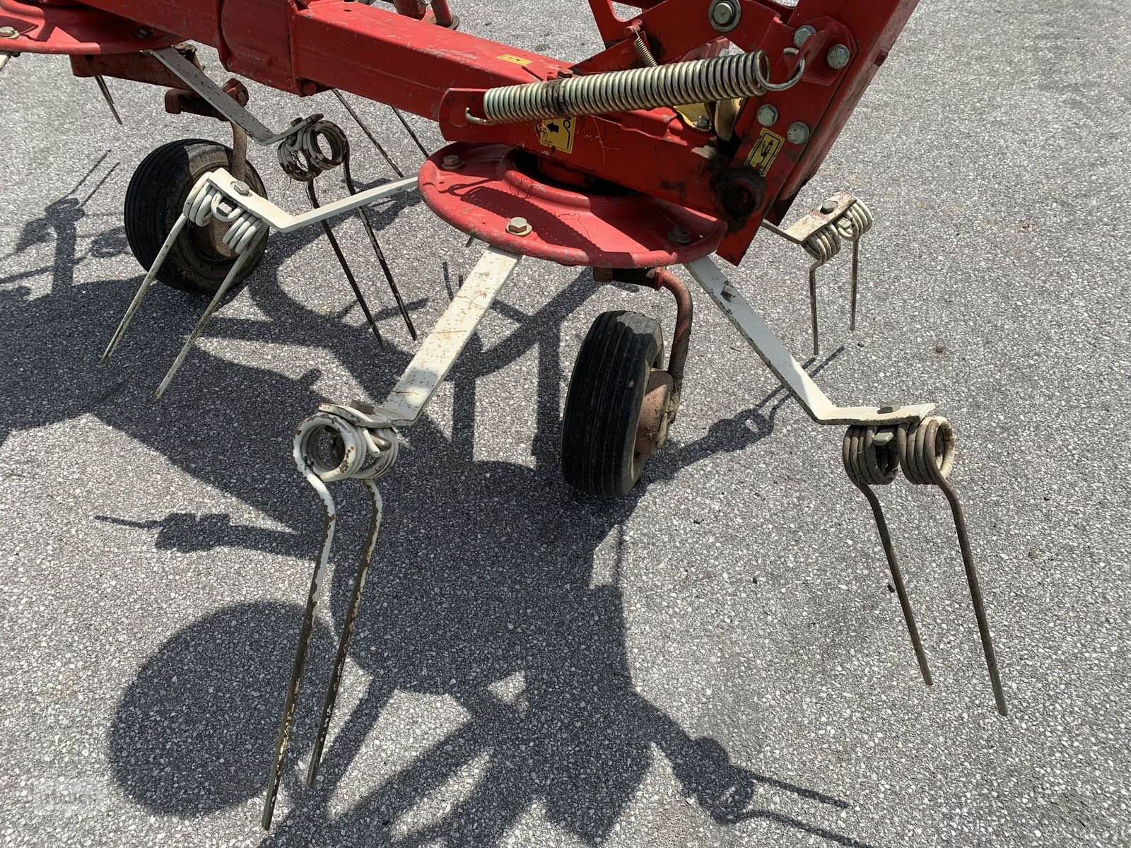 Kreiselheuer des Typs Pöttinger Heuer Hit 44, Gebrauchtmaschine in Eben (Bild 8)