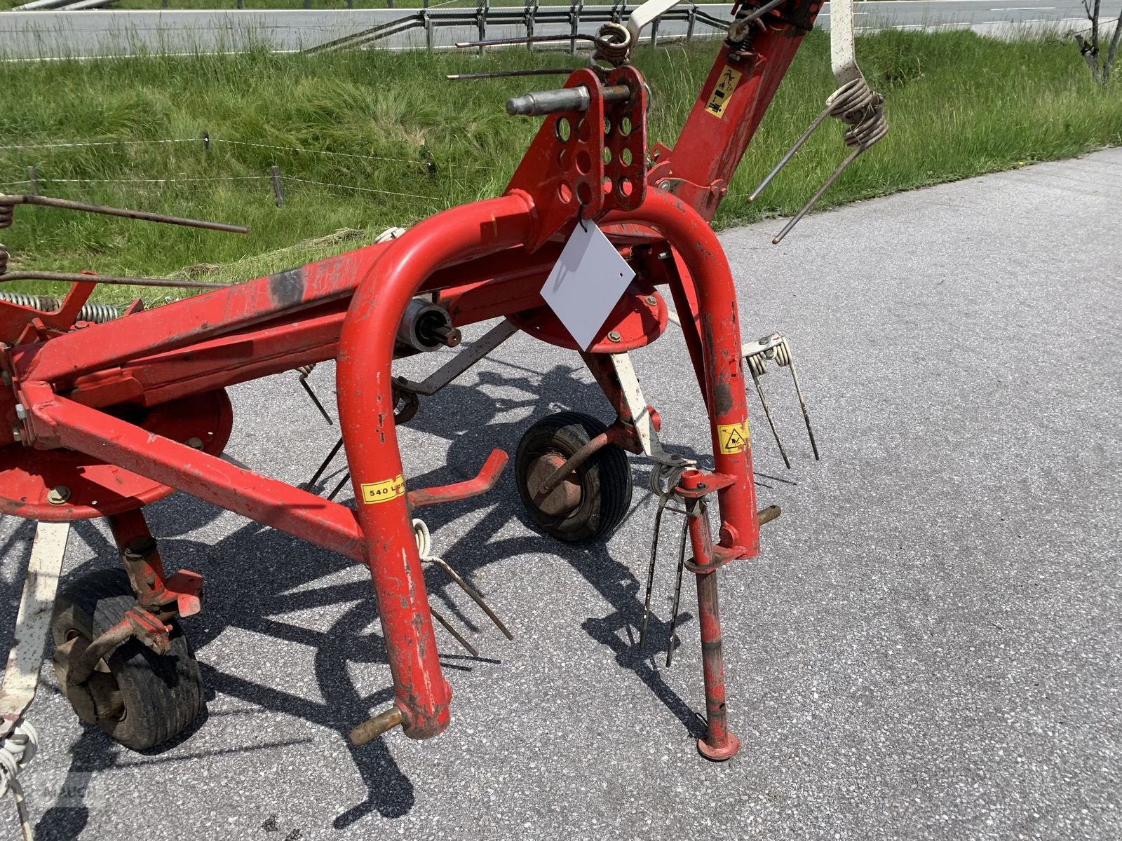 Kreiselheuer des Typs Pöttinger Heuer Hit 44, Gebrauchtmaschine in Eben (Bild 4)