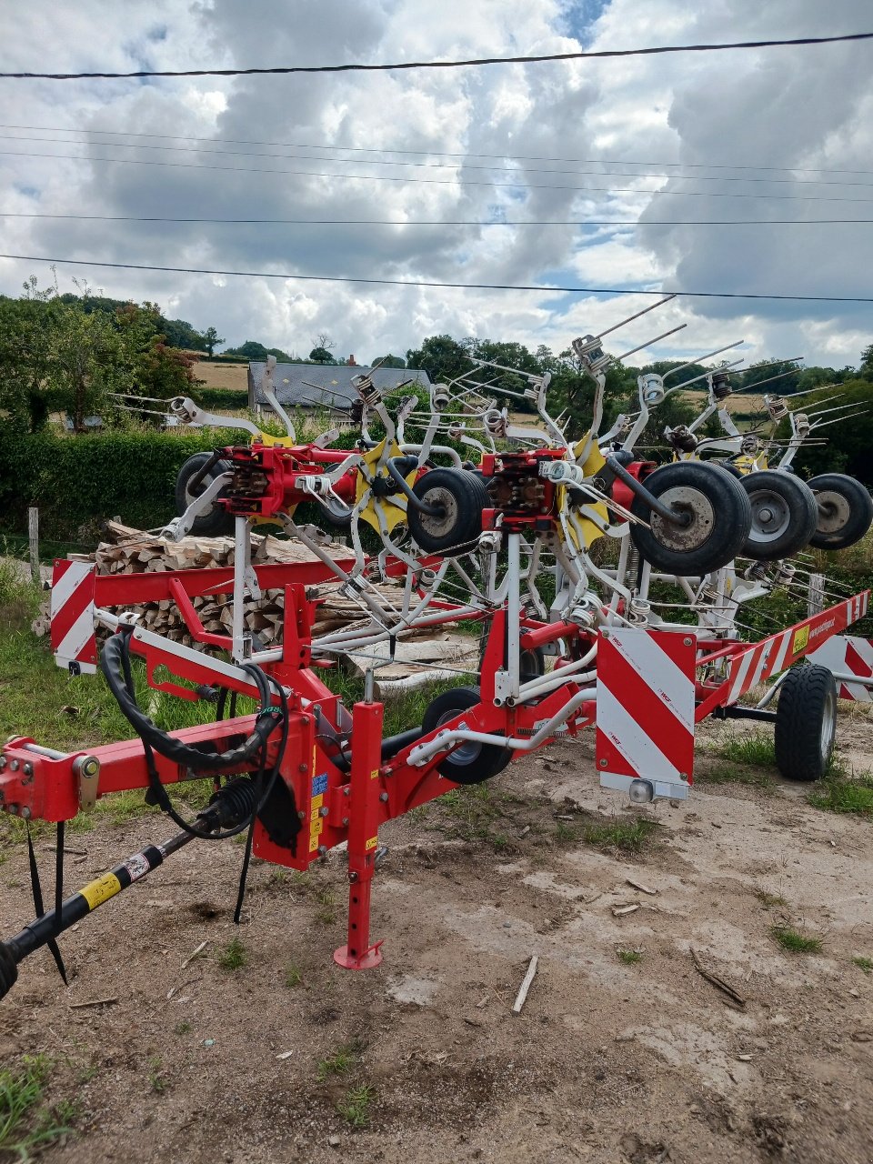 Kreiselheuer of the type Pöttinger HIT 10.11, Gebrauchtmaschine in SAINT HILAIRE EN MORVAN (Picture 1)