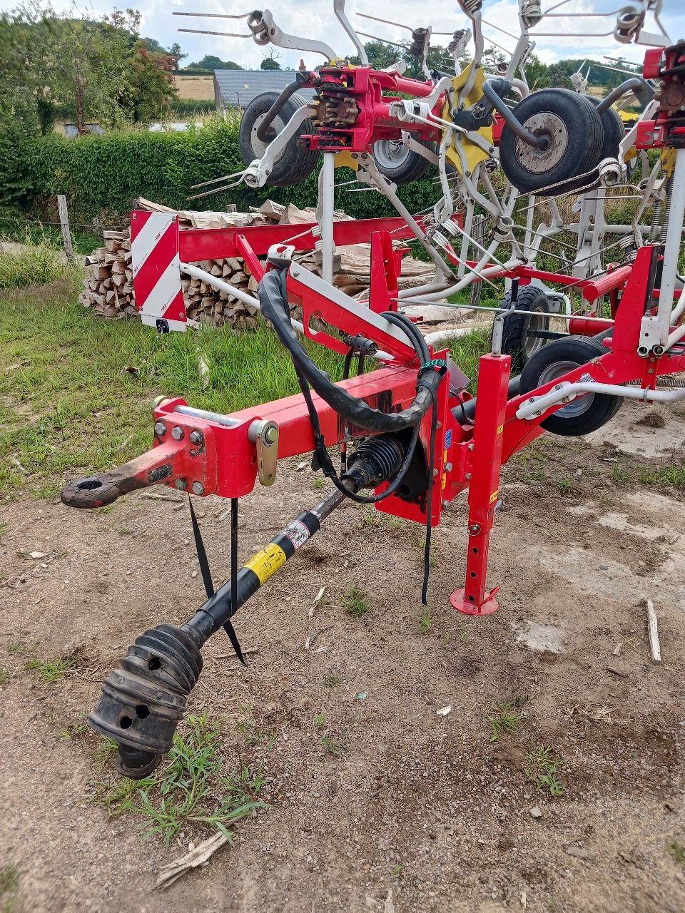 Kreiselheuer of the type Pöttinger HIT 10.11, Gebrauchtmaschine in SAINT HILAIRE EN MORVAN (Picture 3)