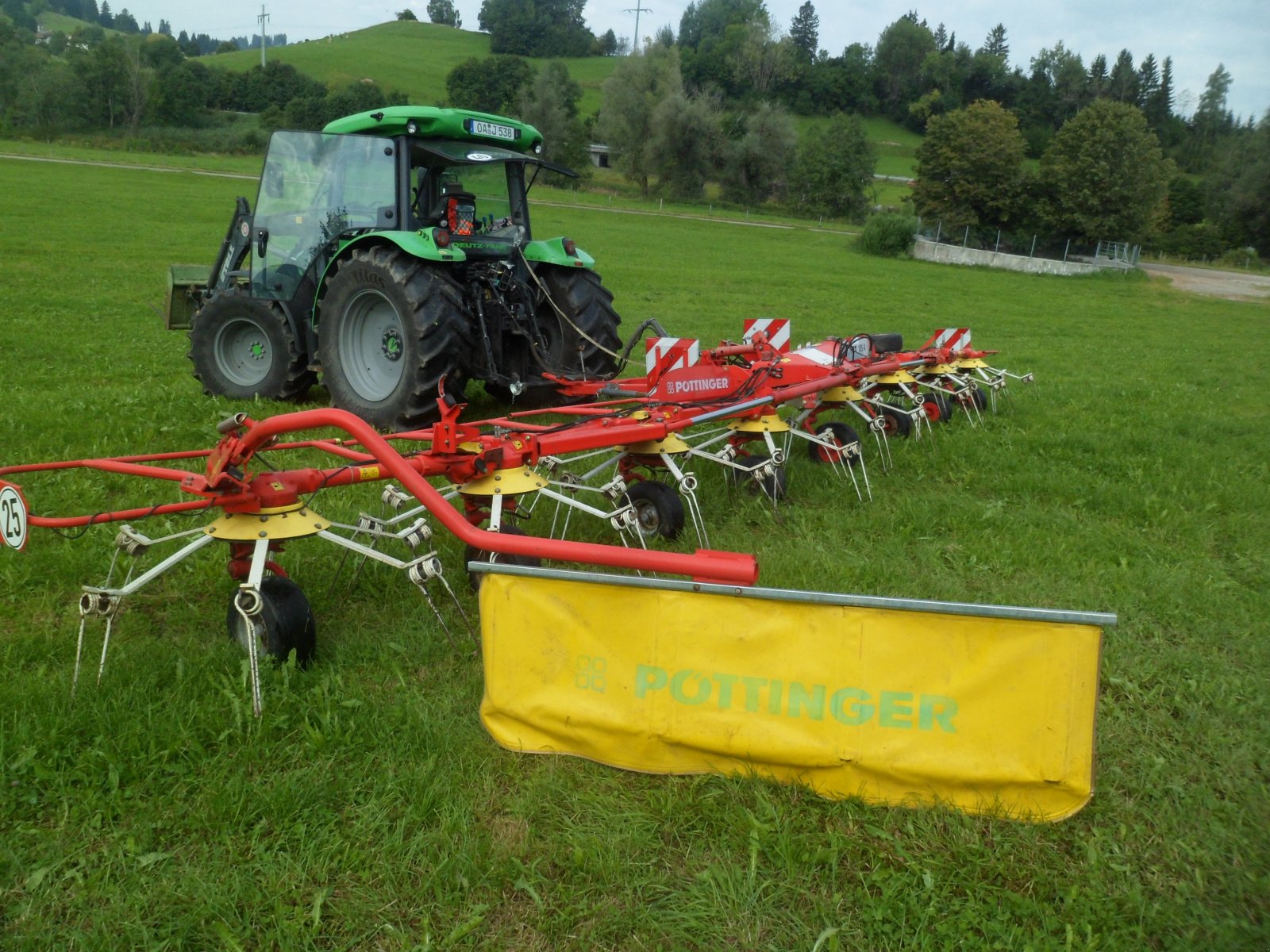Kreiselheuer del tipo Pöttinger Hit 105 A, Gebrauchtmaschine In Oy-Mittelberg (Immagine 2)