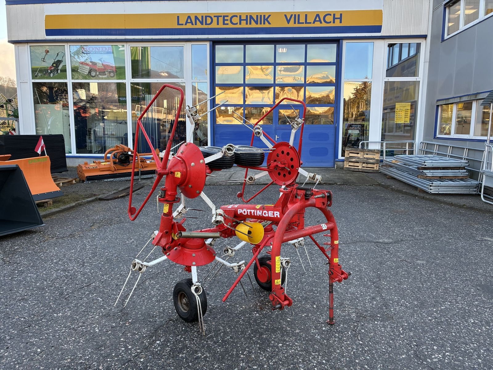 Kreiselheuer typu Pöttinger Hit 40 N, Gebrauchtmaschine v Villach (Obrázok 1)
