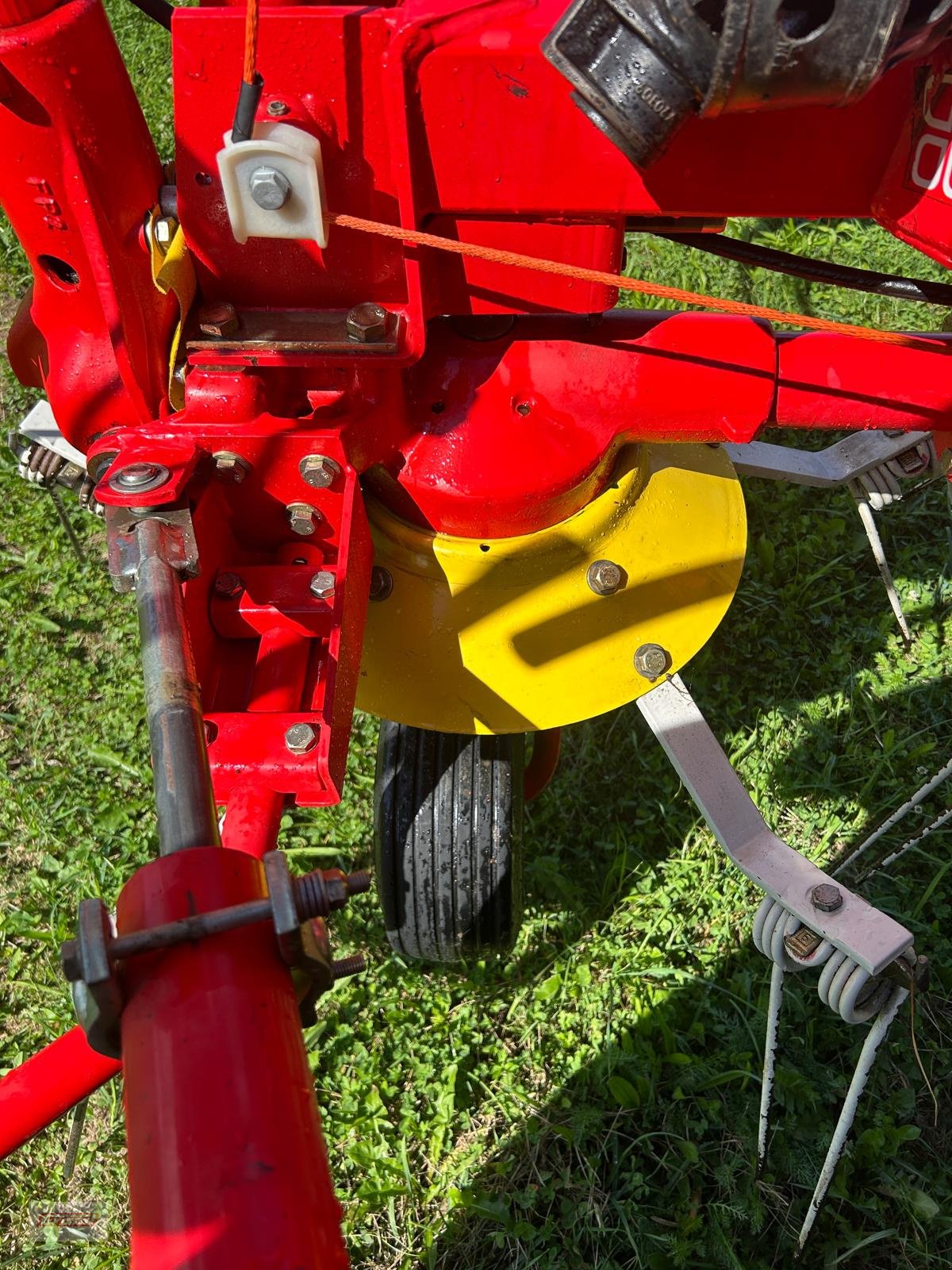 Kreiselheuer des Typs Pöttinger Hit 610, Gebrauchtmaschine in Kößlarn (Bild 8)