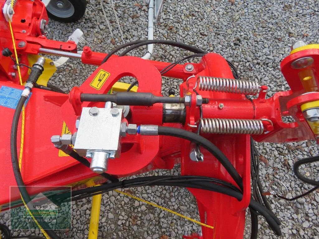 Kreiselheuer des Typs Pöttinger Hit 6.61, Neumaschine in Hofkirchen (Bild 9)