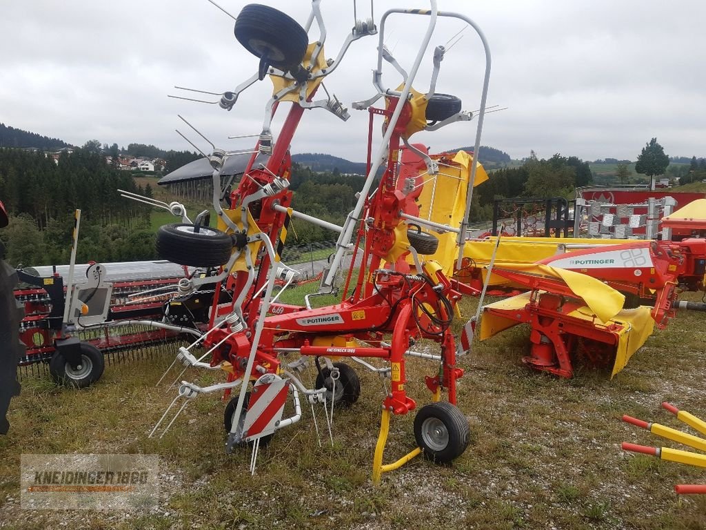 Kreiselheuer des Typs Pöttinger Hit 6.69, Neumaschine in Altenfelden (Bild 1)