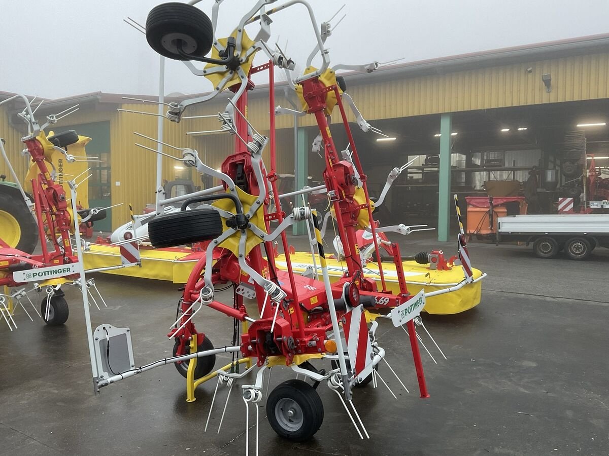 Kreiselheuer of the type Pöttinger Hit 6.69, Neumaschine in Zwettl (Picture 4)