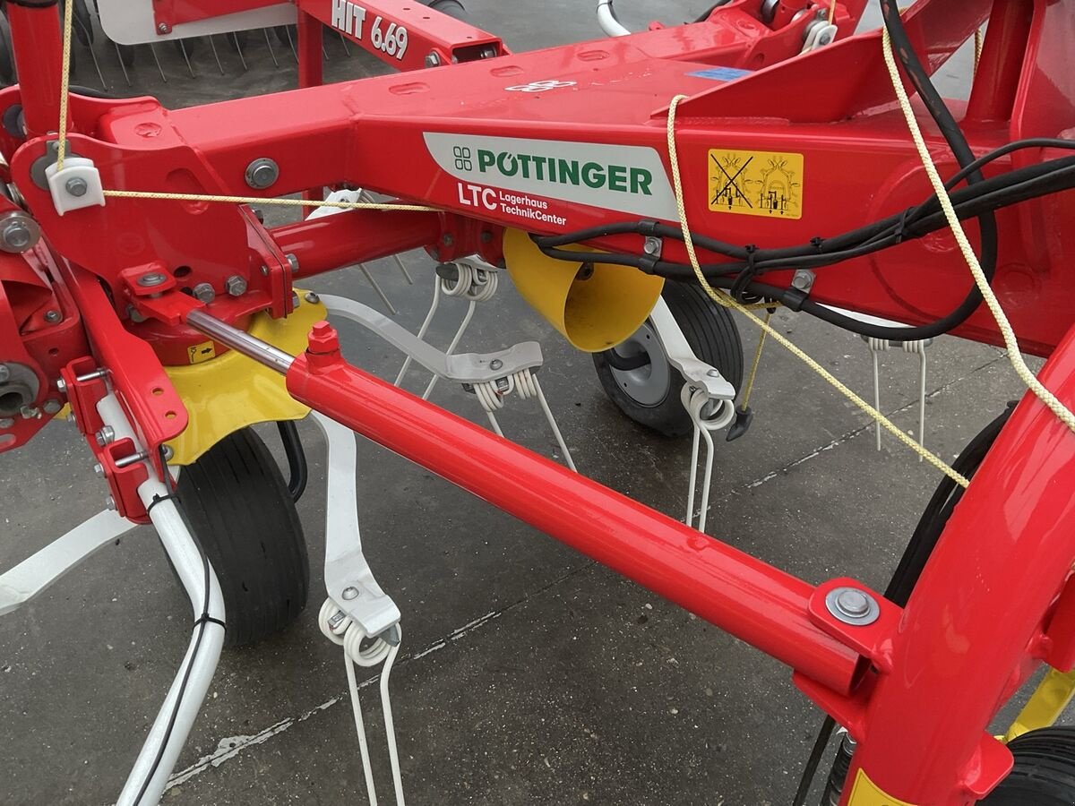 Kreiselheuer of the type Pöttinger Hit 6.69, Neumaschine in Zwettl (Picture 11)