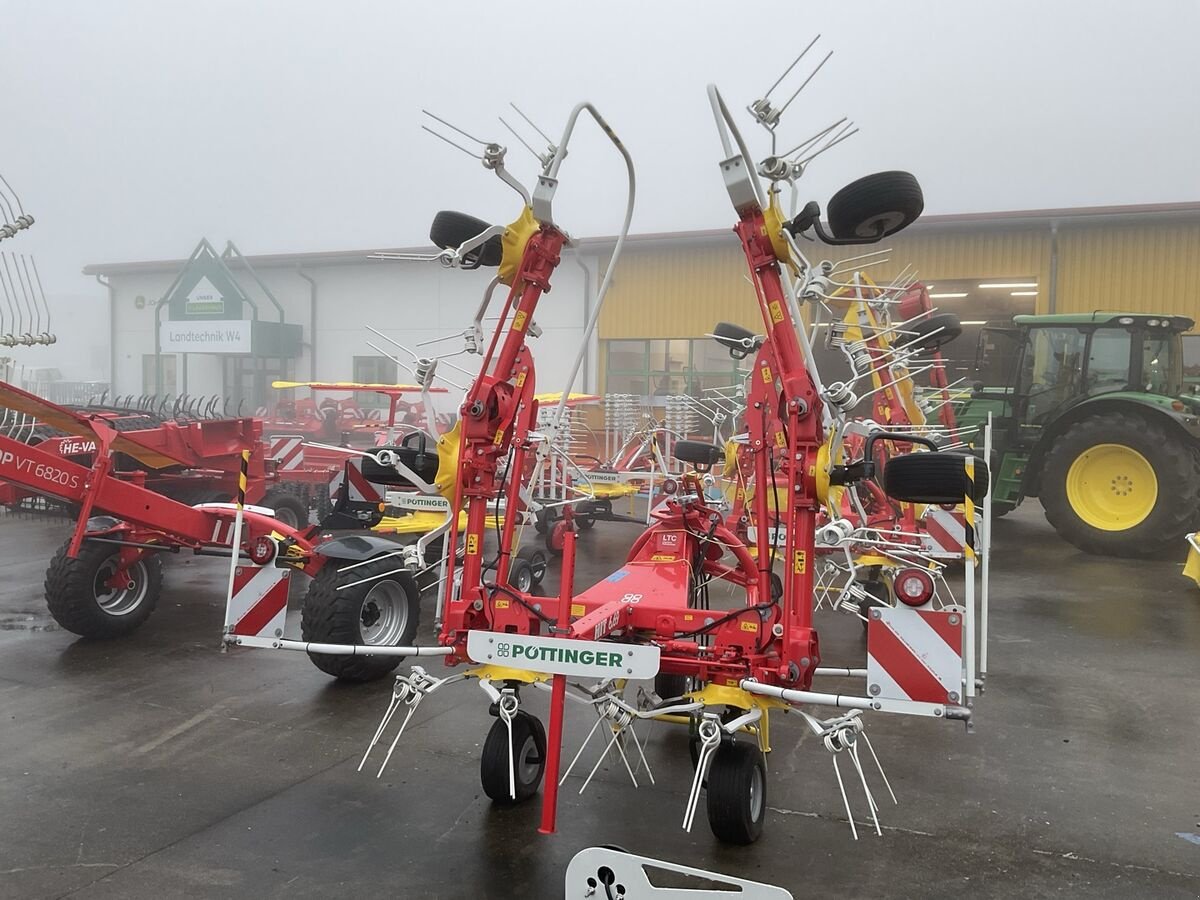 Kreiselheuer of the type Pöttinger Hit 6.69, Neumaschine in Zwettl (Picture 8)