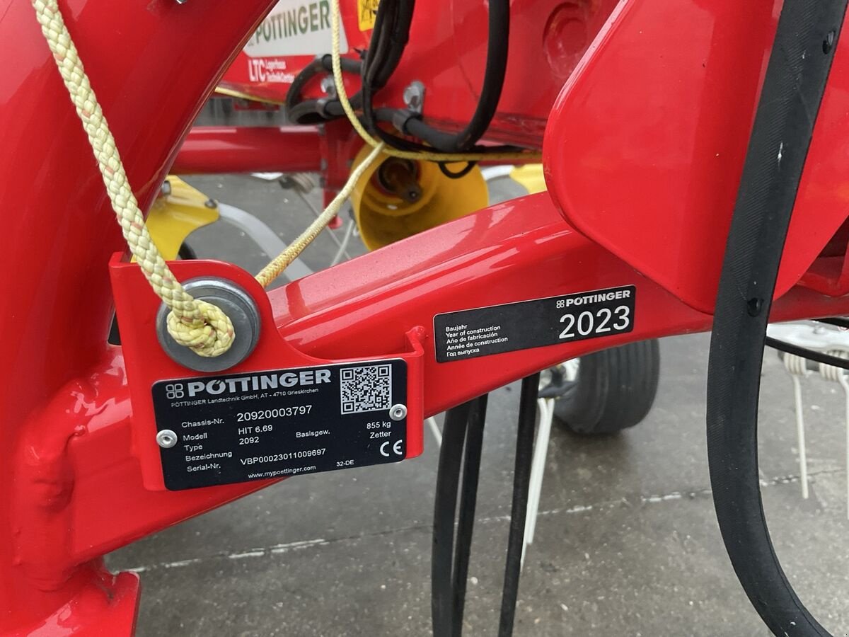 Kreiselheuer of the type Pöttinger Hit 6.69, Neumaschine in Zwettl (Picture 12)