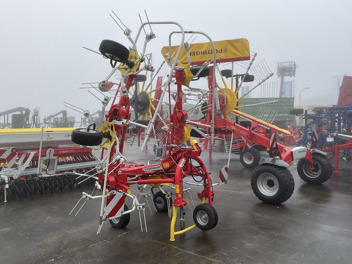 Kreiselheuer of the type Pöttinger Hit 6.69, Neumaschine in Zwettl (Picture 2)