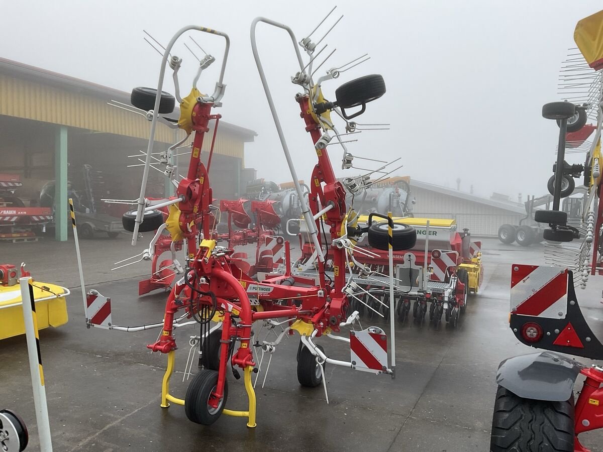 Kreiselheuer of the type Pöttinger Hit 6.69, Neumaschine in Zwettl (Picture 5)