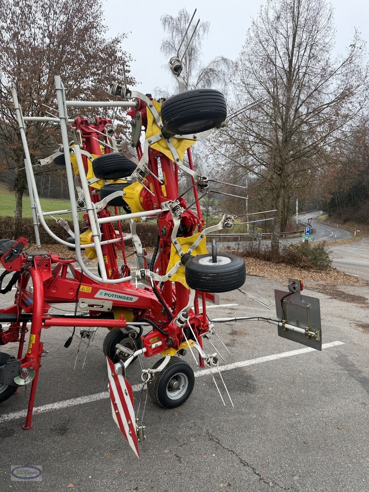 Kreiselheuer des Typs Pöttinger HIT 8,81, Gebrauchtmaschine in Münzkirchen (Bild 2)