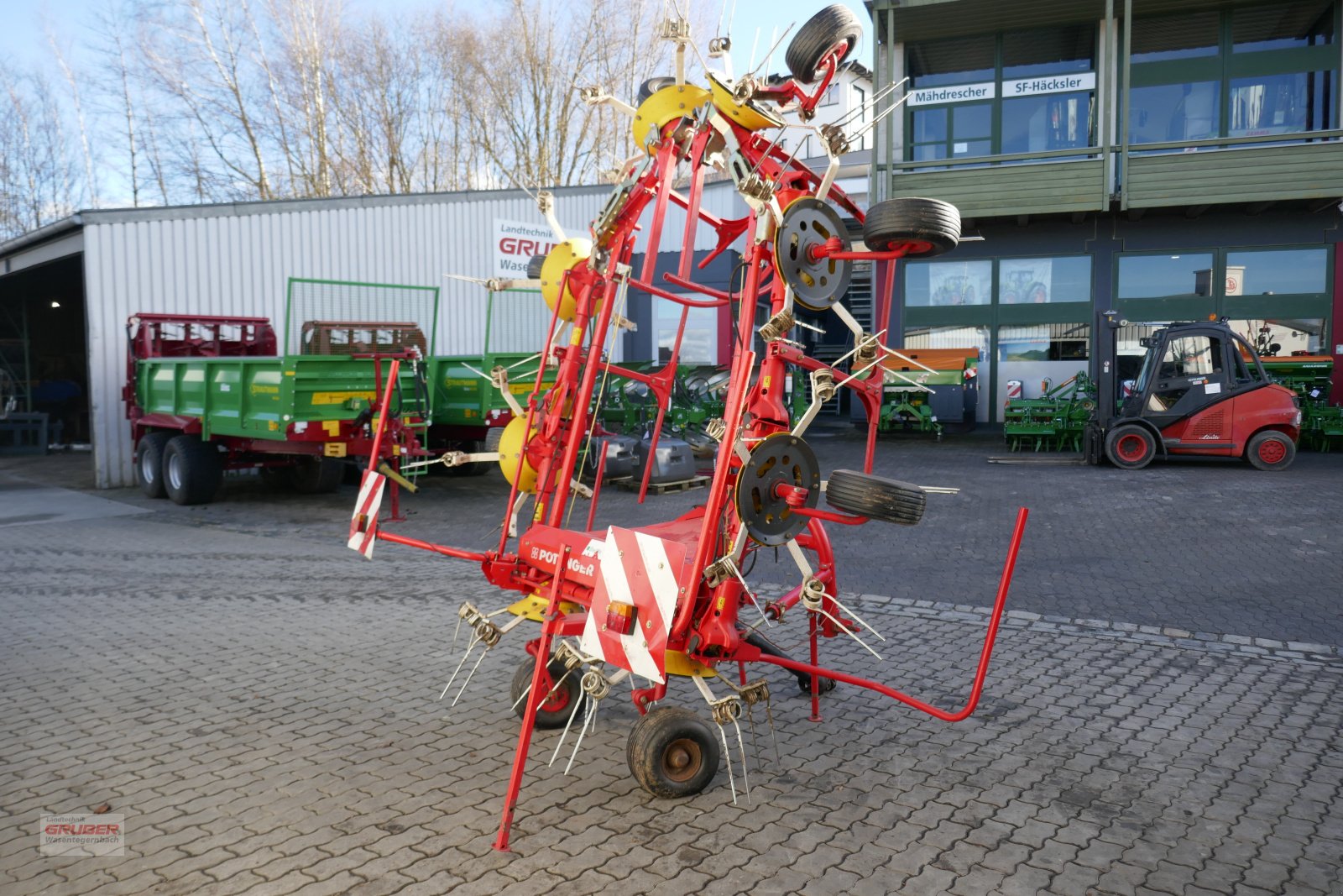Kreiselheuer des Typs Pöttinger Hit 810 NZ, Gebrauchtmaschine in Dorfen (Bild 1)