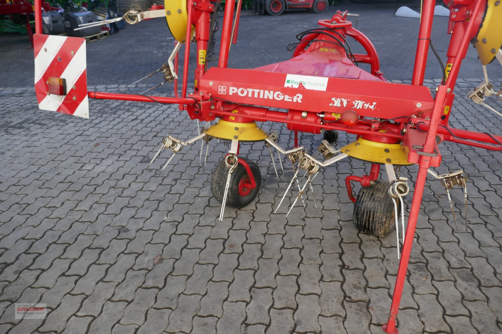 Kreiselheuer des Typs Pöttinger Hit 810 NZ, Gebrauchtmaschine in Dorfen (Bild 7)