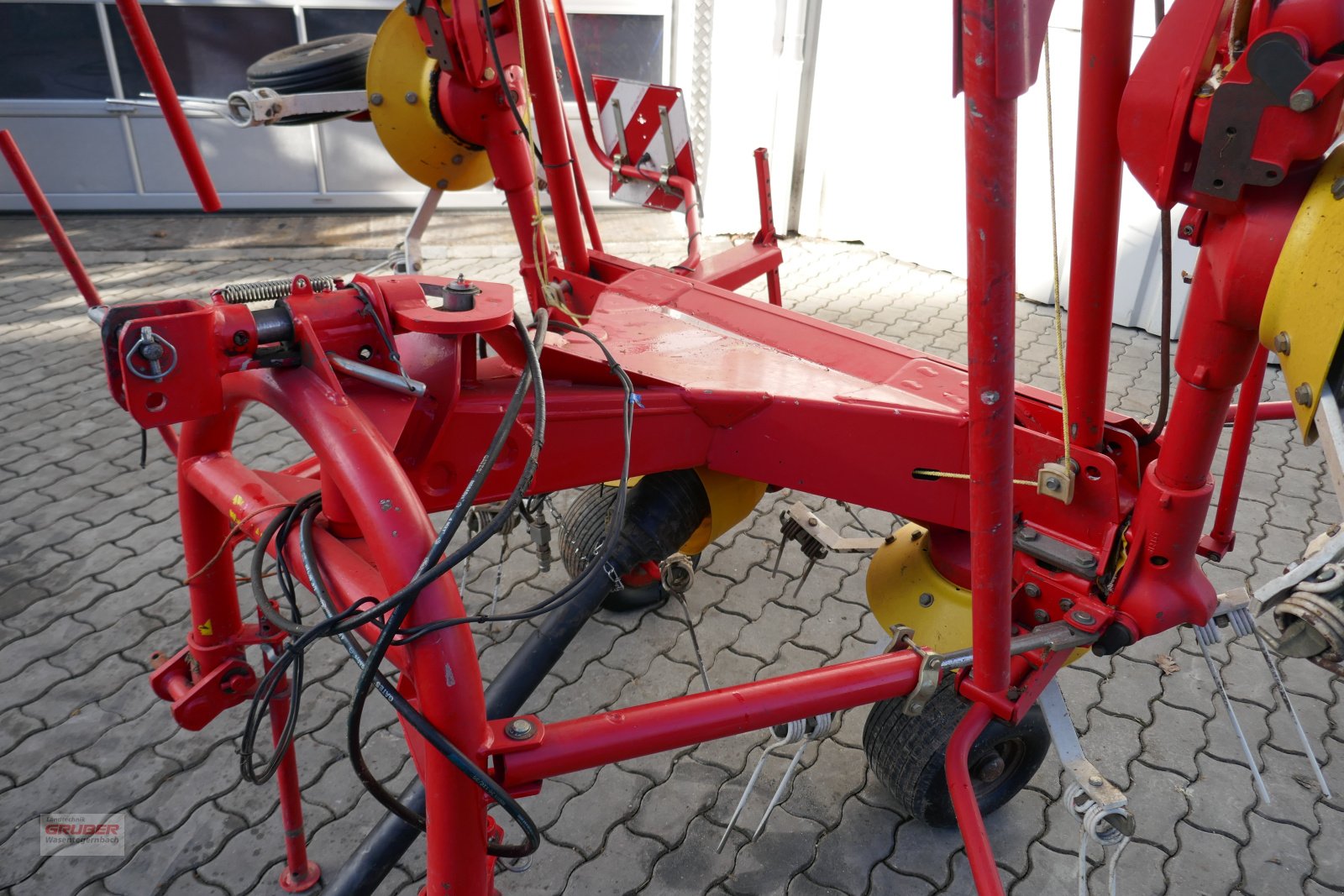 Kreiselheuer des Typs Pöttinger Hit 810 NZ, Gebrauchtmaschine in Dorfen (Bild 9)