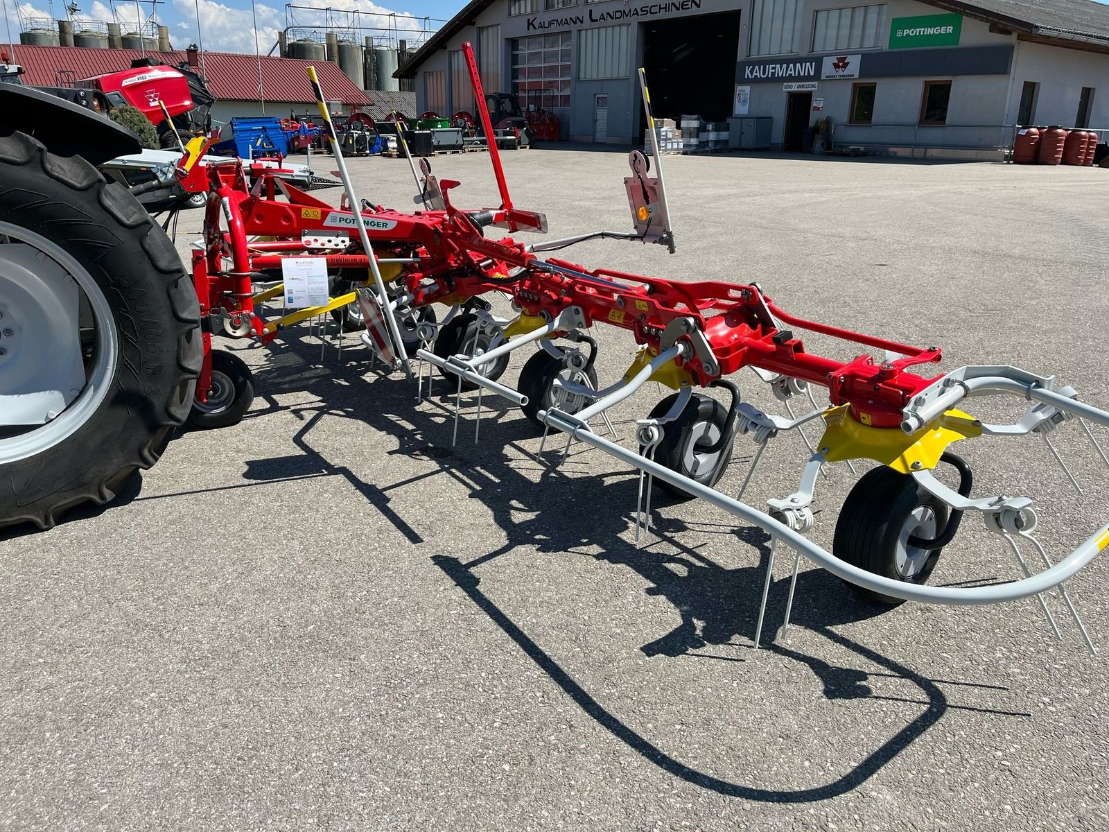 Kreiselheuer des Typs Pöttinger HIT 8.81, Neumaschine in NATTERNBACH (Bild 3)