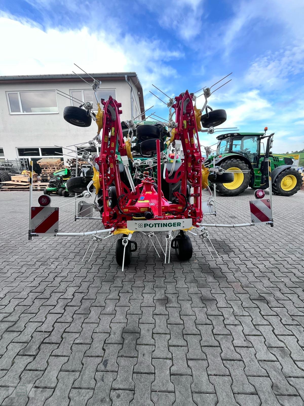 Kreiselheuer of the type Pöttinger Hit 8.81, Neumaschine in Gross-Bieberau (Picture 2)