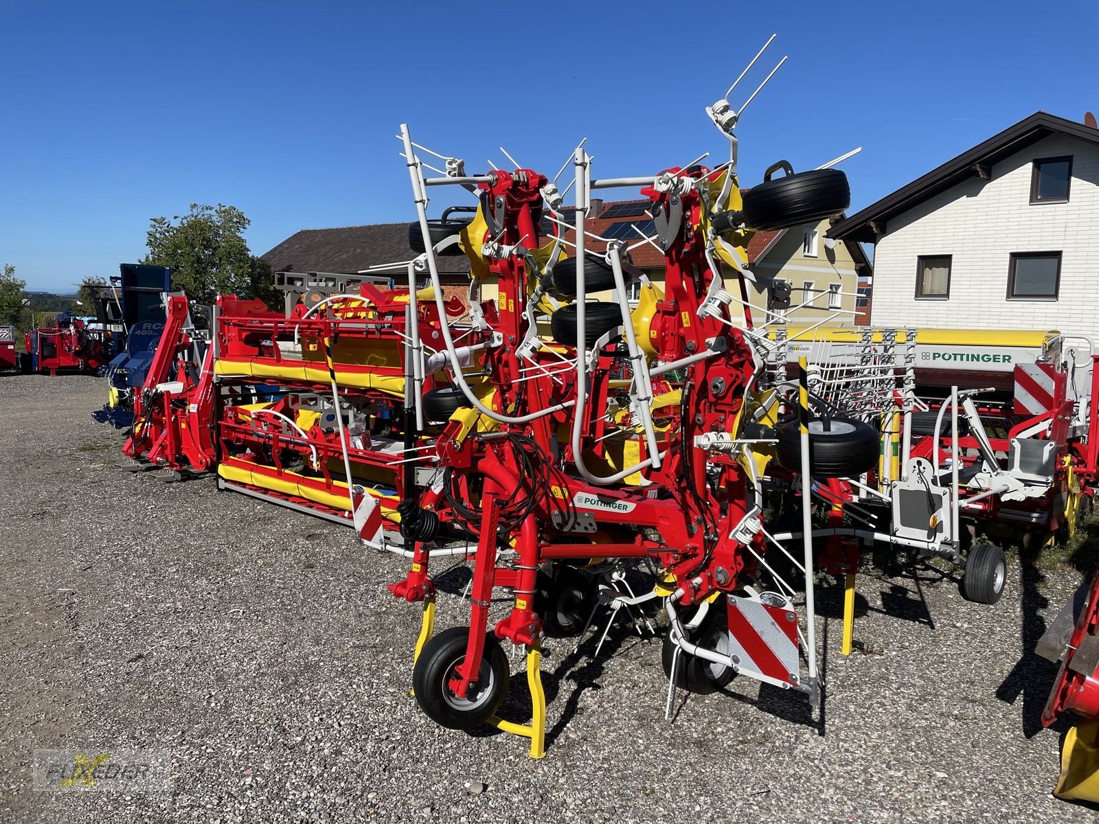 Kreiselheuer des Typs Pöttinger Hit 8.81, Neumaschine in Pattigham (Bild 5)