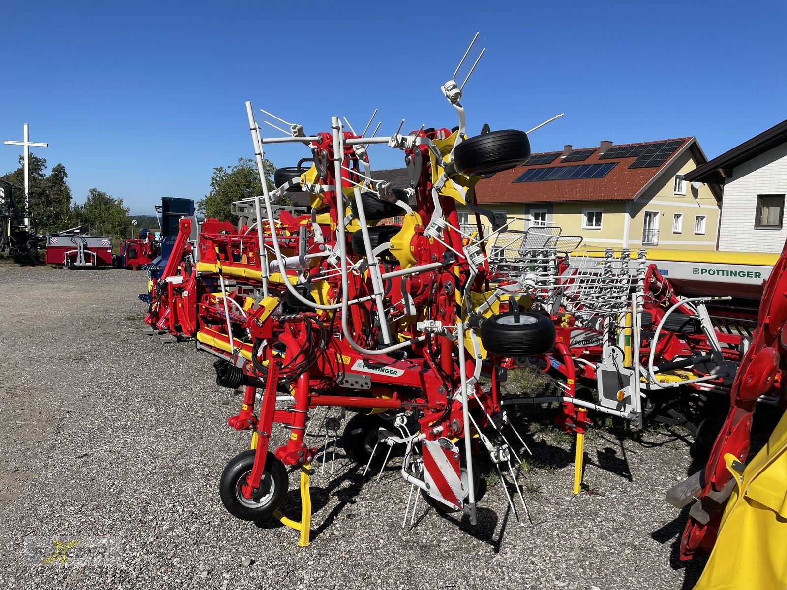 Kreiselheuer des Typs Pöttinger Hit 8.81, Neumaschine in Pattigham (Bild 3)