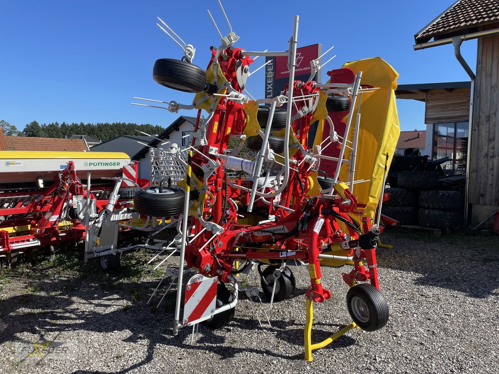 Kreiselheuer des Typs Pöttinger Hit 8.81, Neumaschine in Pattigham (Bild 2)