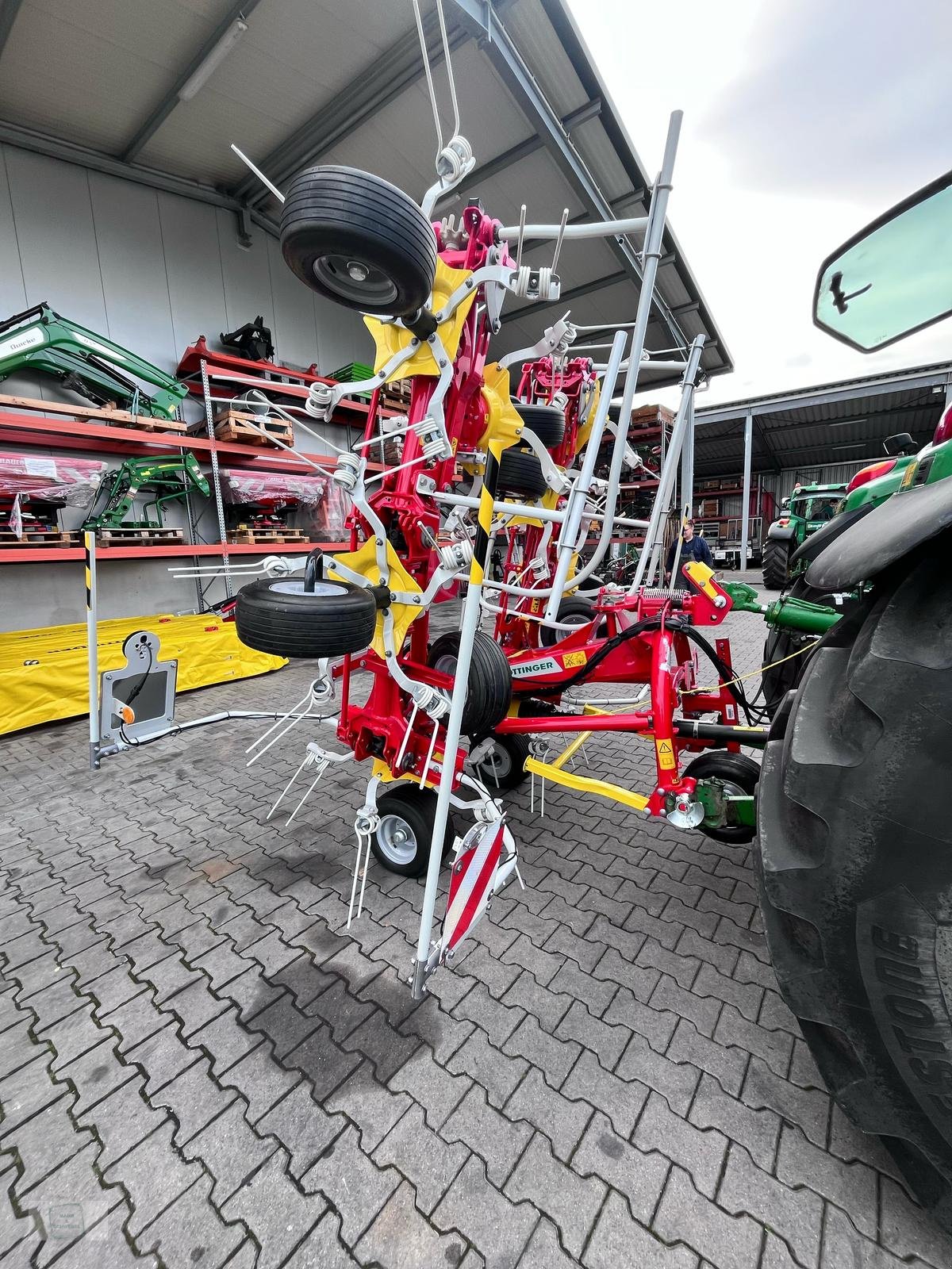 Kreiselheuer des Typs Pöttinger Hit 8.91, Neumaschine in Gross-Bieberau (Bild 3)