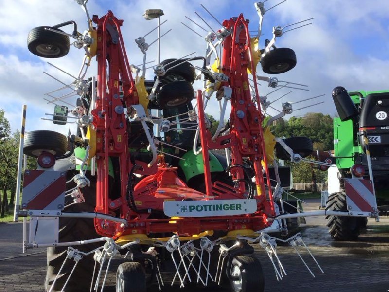 Kreiselheuer des Typs Pöttinger Hit 8.91, Neumaschine in Burgbernheim