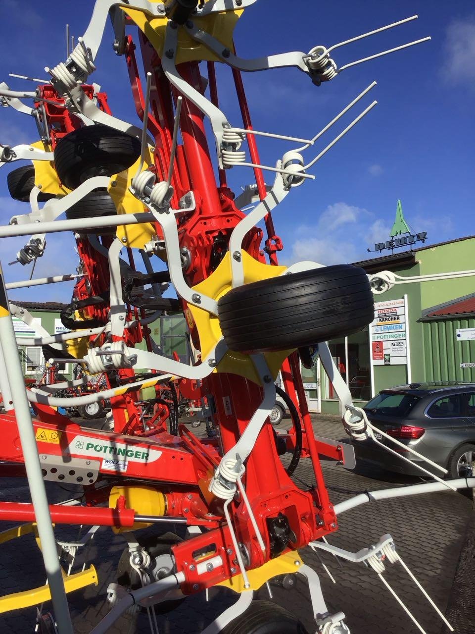 Kreiselheuer des Typs Pöttinger Hit 8.91, Neumaschine in Burgbernheim (Bild 8)