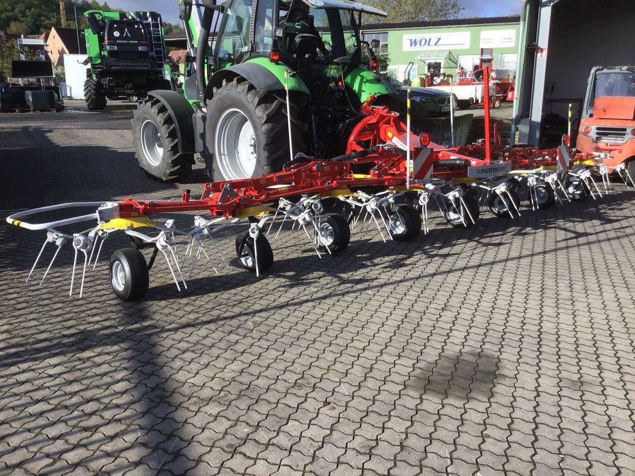 Kreiselheuer des Typs Pöttinger Hit 8.91, Neumaschine in Burgbernheim (Bild 9)