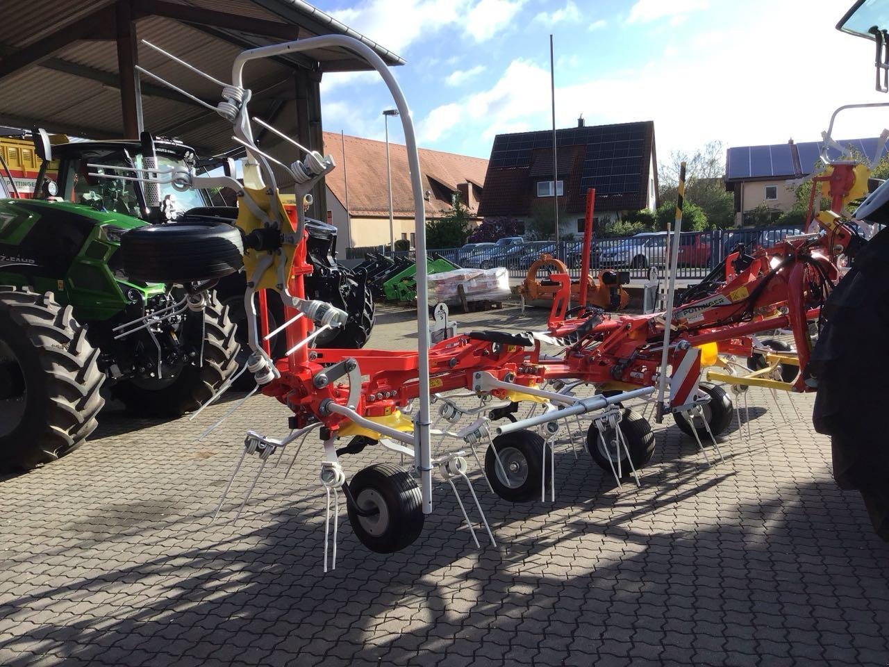 Kreiselheuer des Typs Pöttinger Hit 8.91, Neumaschine in Burgbernheim (Bild 14)