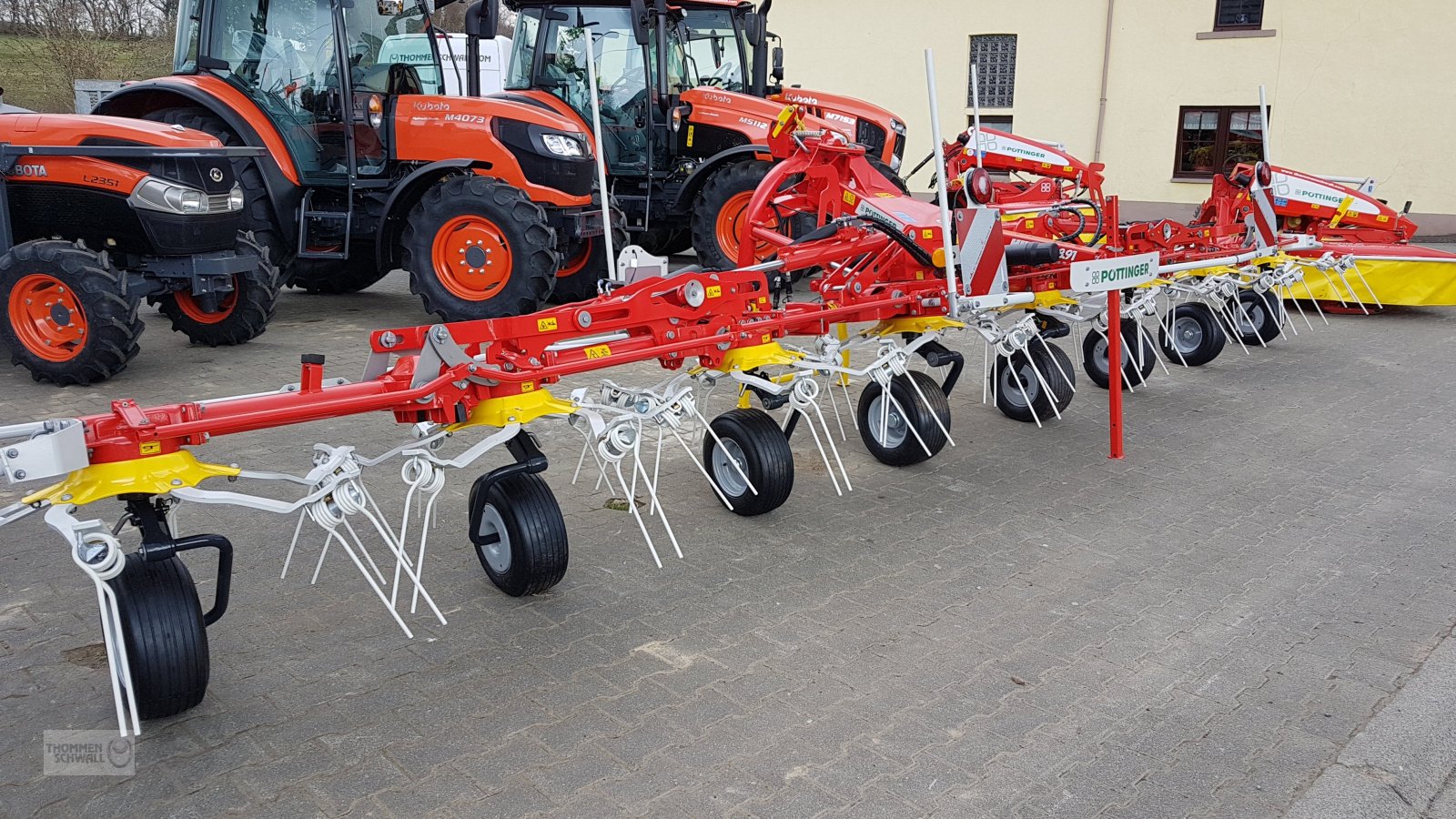 Kreiselheuer des Typs Pöttinger Hit 8.91, Neumaschine in Crombach/St.Vith (Bild 1)