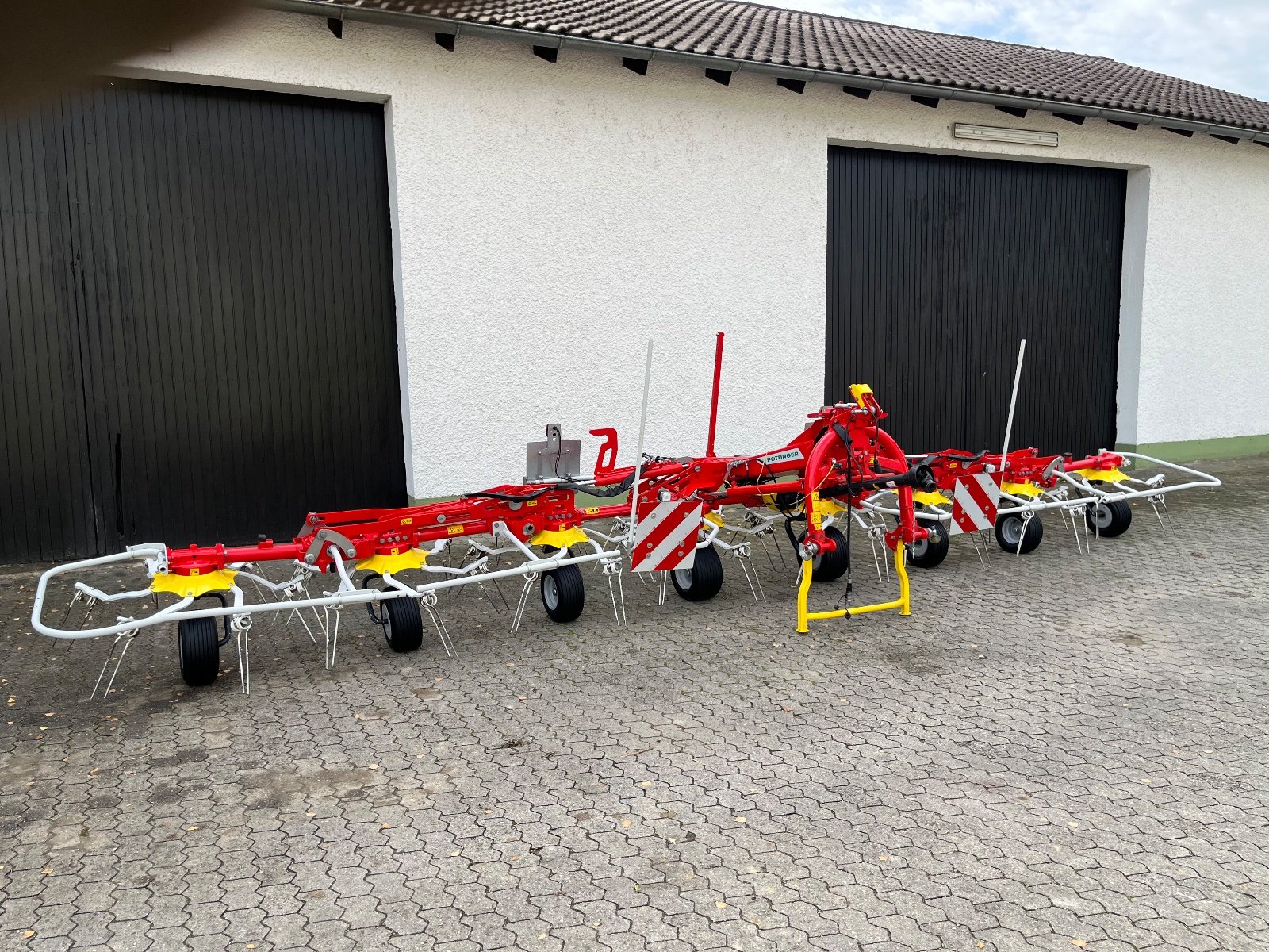 Kreiselheuer του τύπου Pöttinger Hit 8.91, Gebrauchtmaschine σε Taufkirchen/Vils (Φωτογραφία 2)