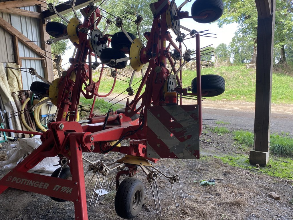 Kreiselheuer des Typs Pöttinger HIT 910 A, Gebrauchtmaschine in SAINT FLOUR (Bild 3)