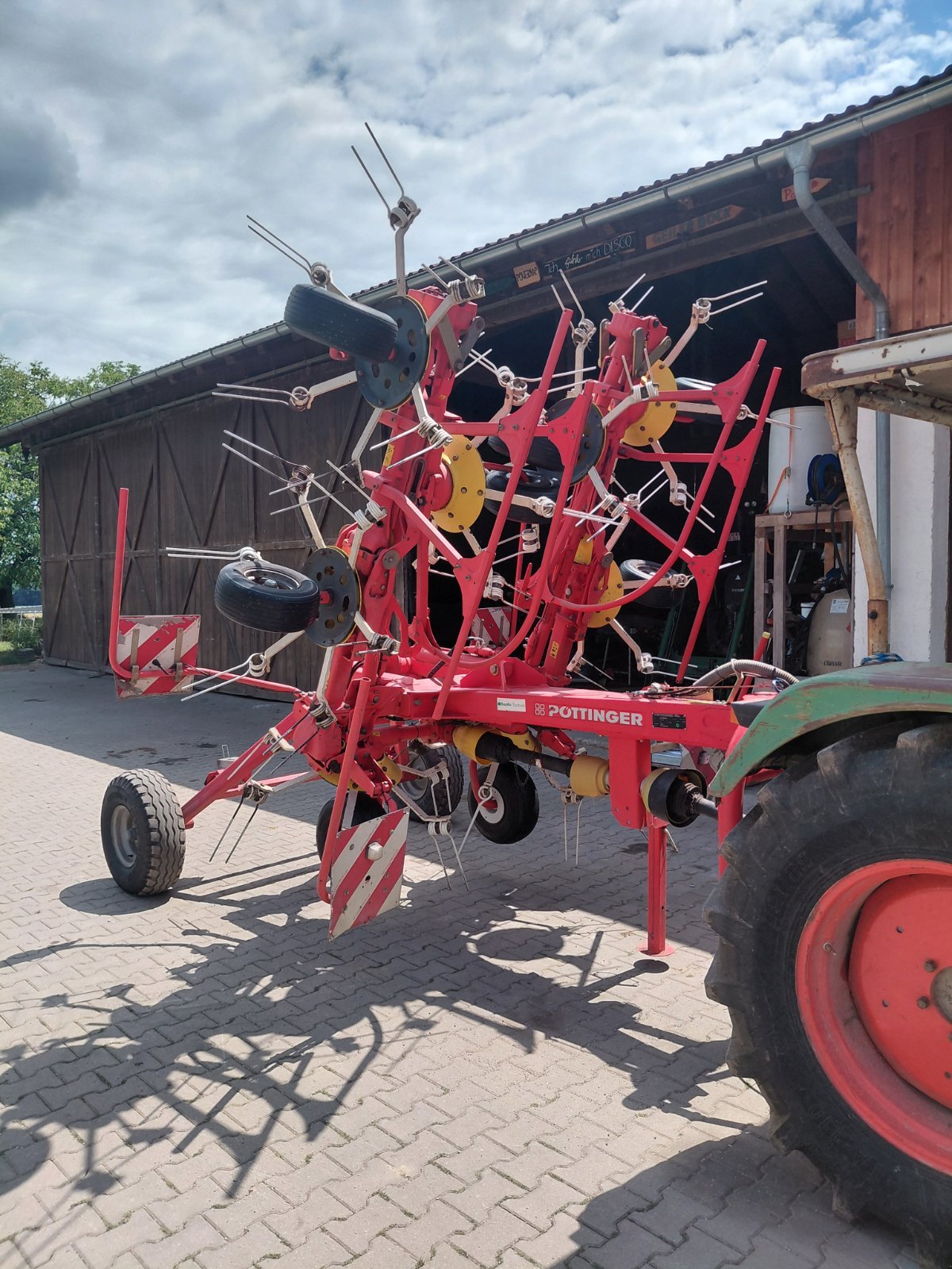 Kreiselheuer del tipo Pöttinger Hit 910 A, Gebrauchtmaschine In Emmering  (Immagine 1)