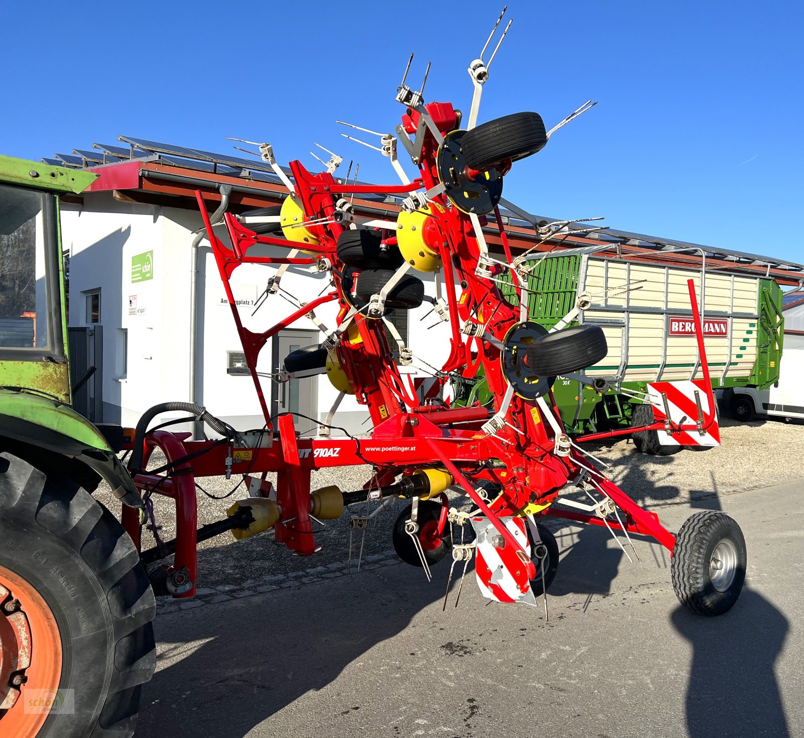 Kreiselheuer typu Pöttinger Hit 910 AZ - ein 8-er Kreiselheuer mit hydraulisch-klappbarem Transportfahrgestell, Gebrauchtmaschine v Burgrieden (Obrázek 1)