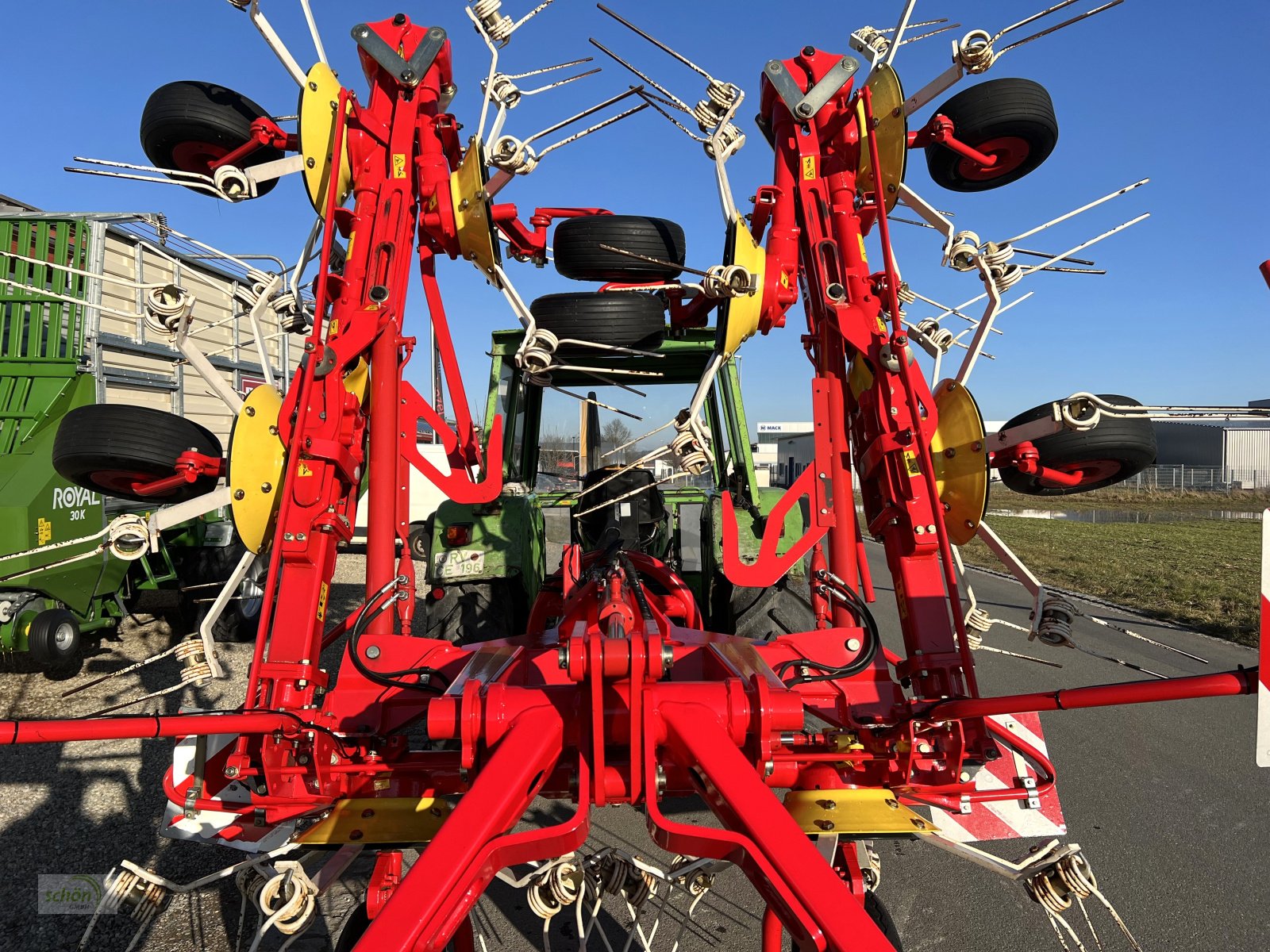 Kreiselheuer typu Pöttinger Hit 910 AZ - ein 8-er Kreiselheuer mit hydraulisch-klappbarem Transportfahrgestell, Gebrauchtmaschine v Burgrieden (Obrázek 11)