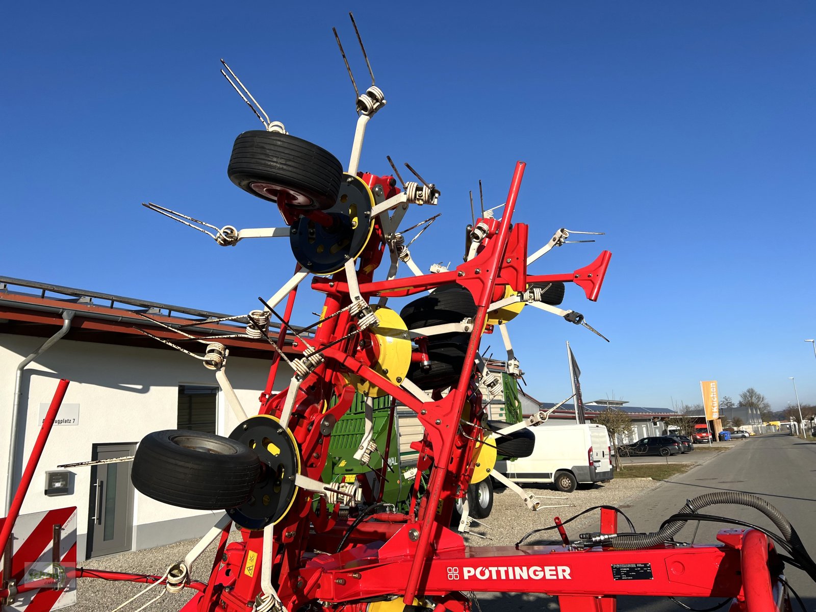 Kreiselheuer typu Pöttinger Hit 910 AZ - ein 8-er Kreiselheuer mit hydraulisch-klappbarem Transportfahrgestell, Gebrauchtmaschine v Burgrieden (Obrázek 17)