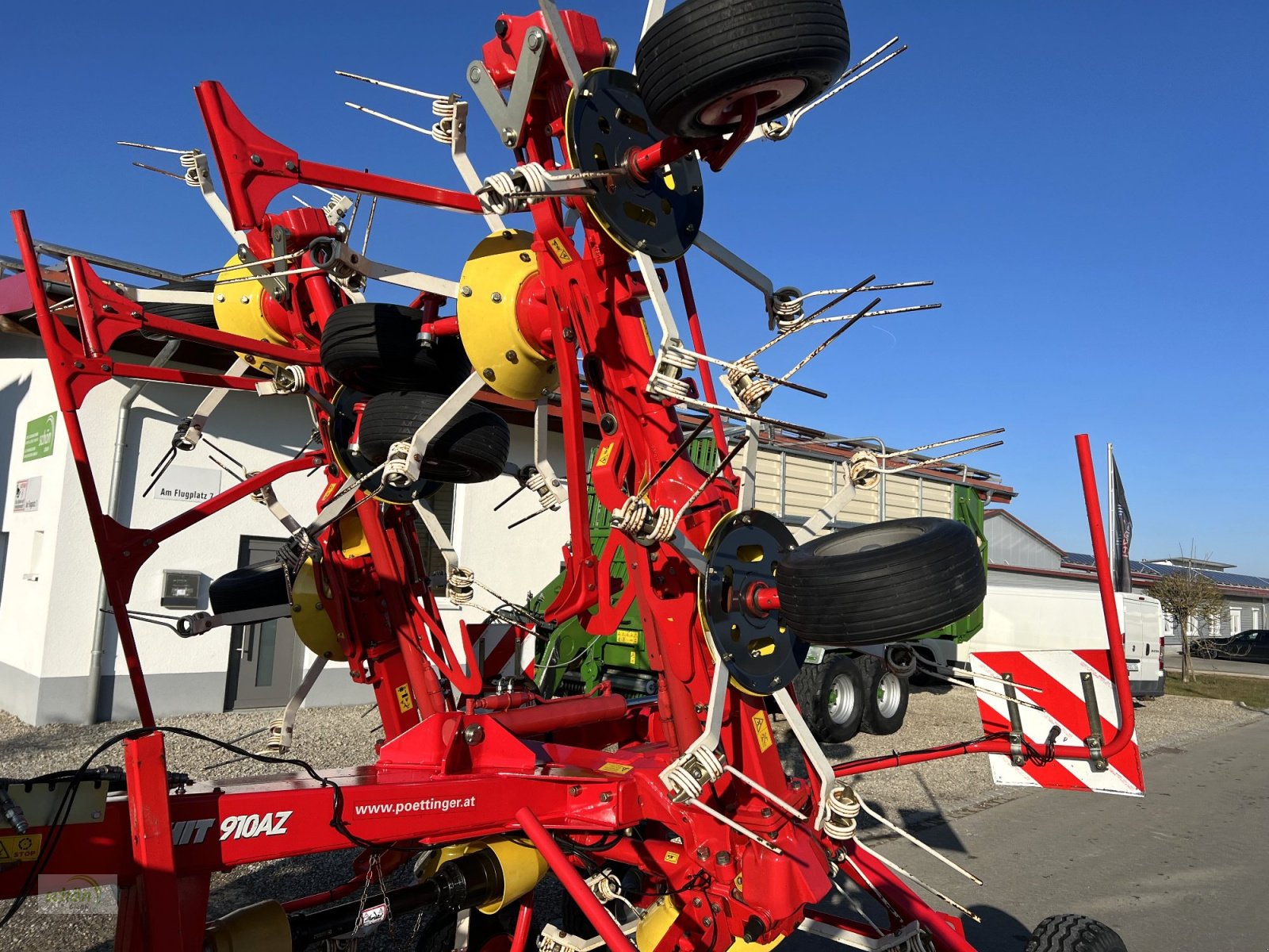 Kreiselheuer типа Pöttinger Hit 910 AZ - ein 8-er Kreiselheuer mit hydraulisch-klappbarem Transportfahrgestell, Gebrauchtmaschine в Burgrieden (Фотография 5)