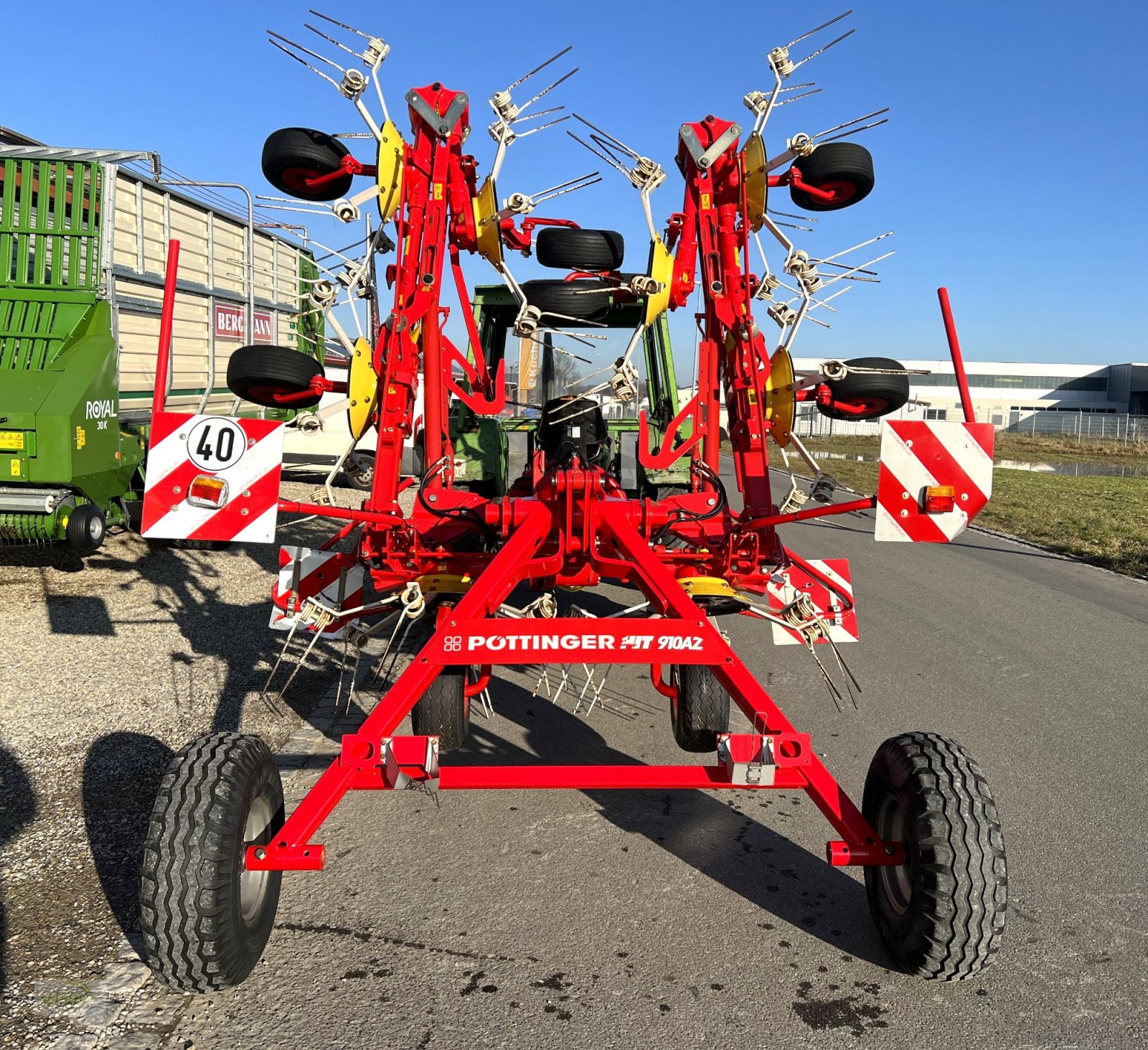 Kreiselheuer типа Pöttinger Hit 910 AZ - ein 8-er Kreiselheuer mit hydraulisch-klappbarem Transportfahrgestell, Gebrauchtmaschine в Burgrieden (Фотография 9)