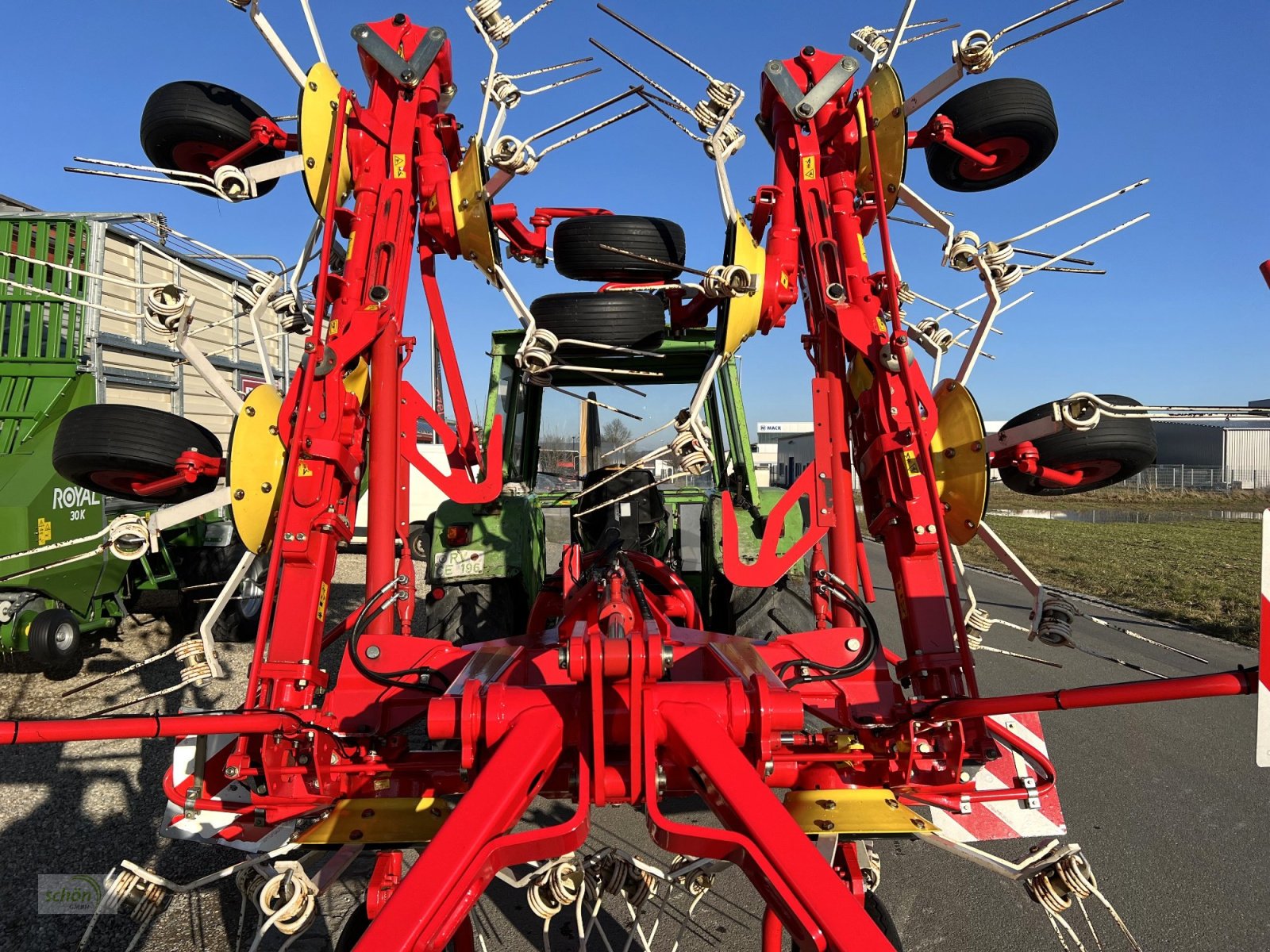 Kreiselheuer типа Pöttinger Hit 910 AZ - ein 8-er Kreiselheuer mit hydraulisch-klappbarem Transportfahrgestell, Gebrauchtmaschine в Burgrieden (Фотография 11)