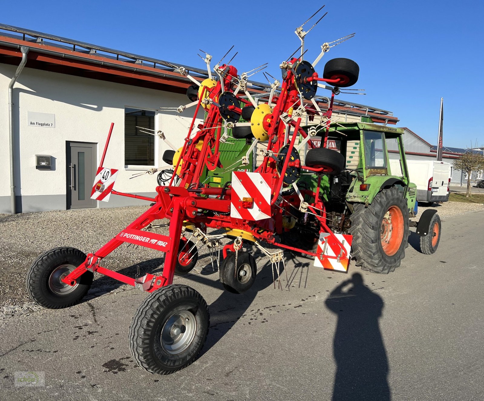 Kreiselheuer типа Pöttinger Hit 910 AZ - ein 8-er Kreiselheuer mit hydraulisch-klappbarem Transportfahrgestell, Gebrauchtmaschine в Burgrieden (Фотография 14)