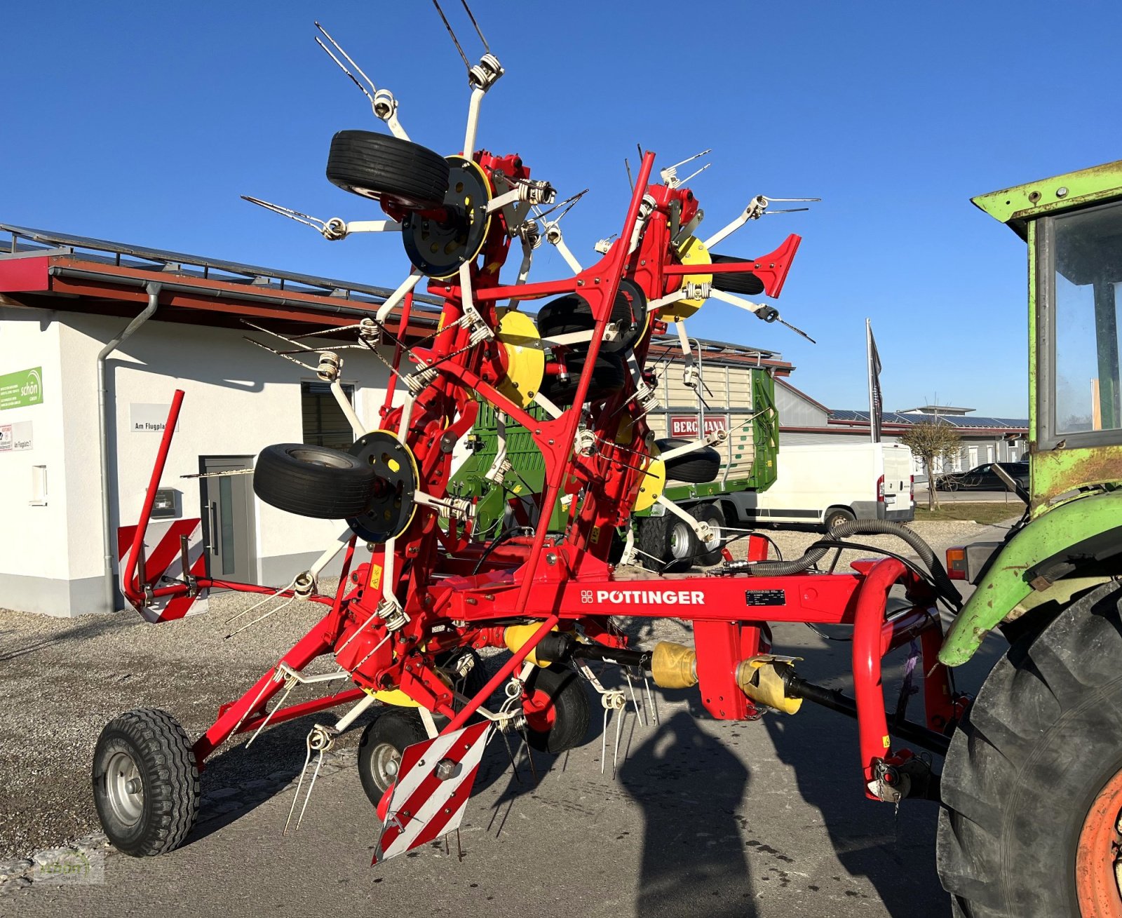 Kreiselheuer типа Pöttinger Hit 910 AZ - ein 8-er Kreiselheuer mit hydraulisch-klappbarem Transportfahrgestell, Gebrauchtmaschine в Burgrieden (Фотография 16)
