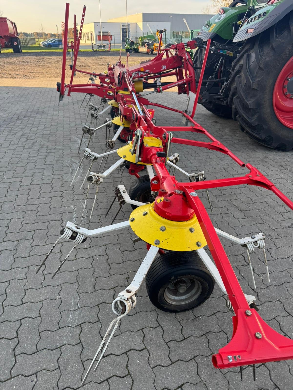 Kreiselheuer des Typs Pöttinger Hit 910 N, Gebrauchtmaschine in Bevern (Bild 2)